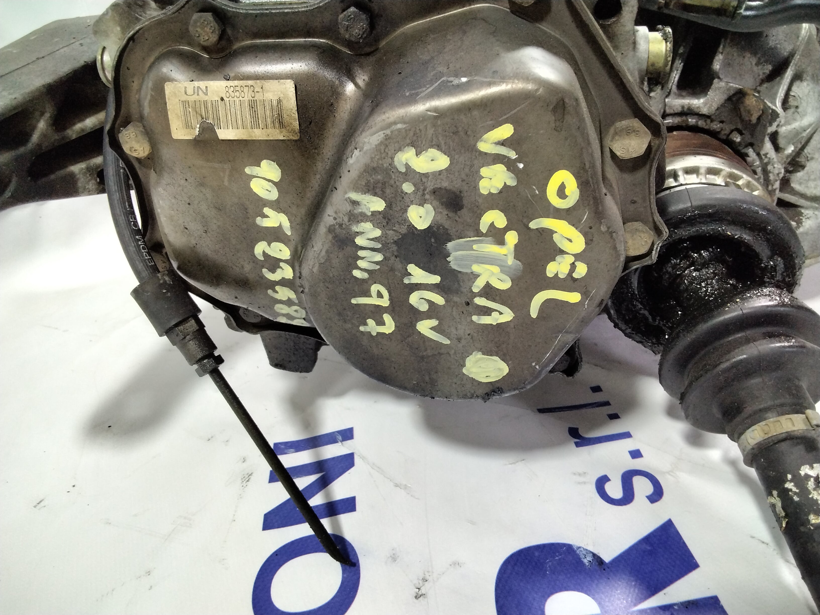 Opel Vectra 2.0 16v gearbox year 1997 code: 90523582 (sf:2)