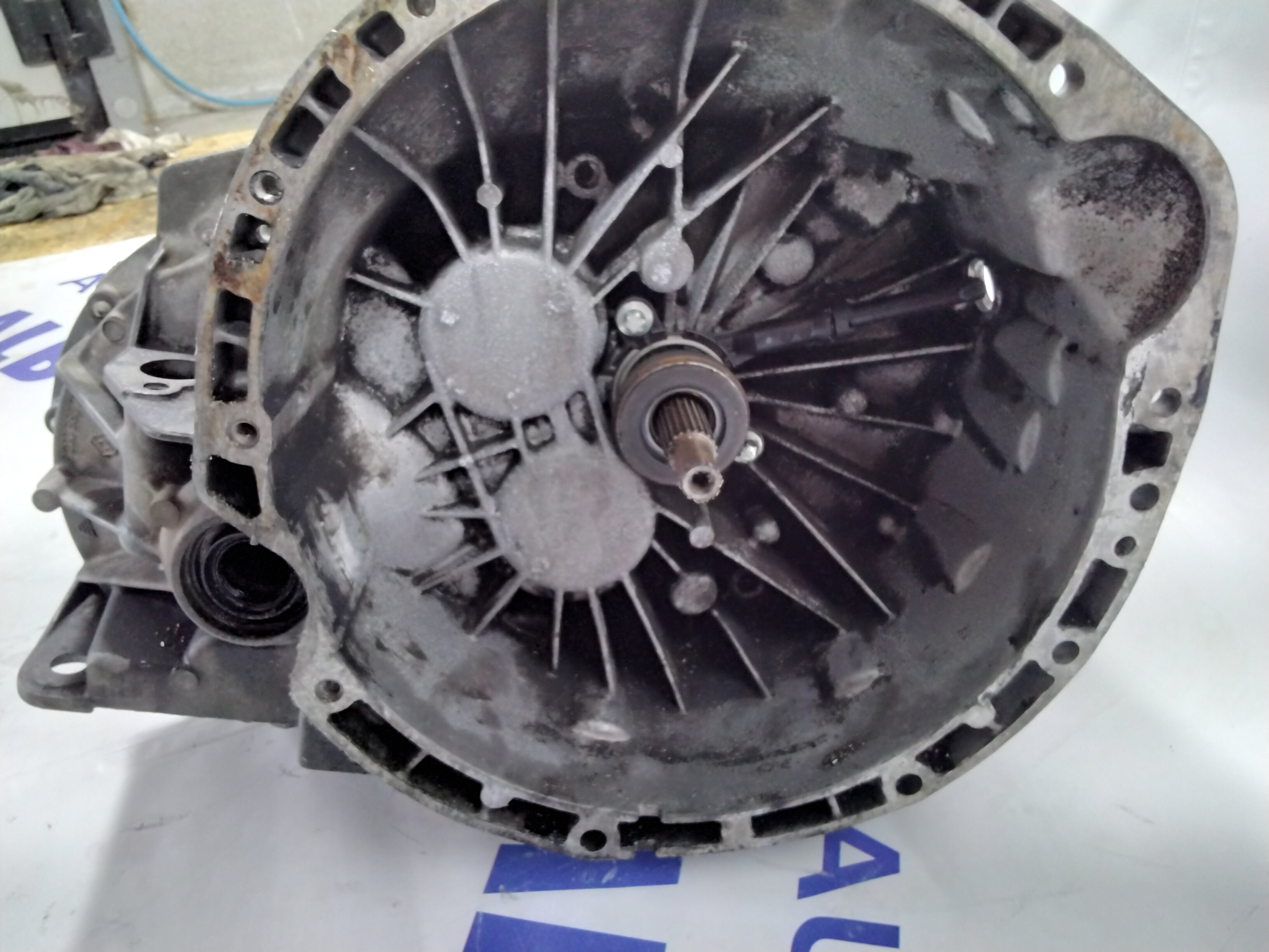2.0 D Laguna manual gearbox year 2007 code: 8200380619 (sf :2)