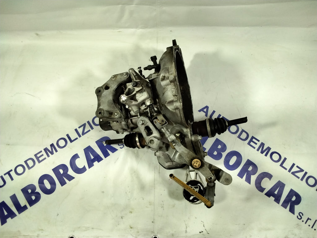 Gearbox Opel Corsa 1.2 petrol 5-speed year 2001 code: 55565177 (sf:2)