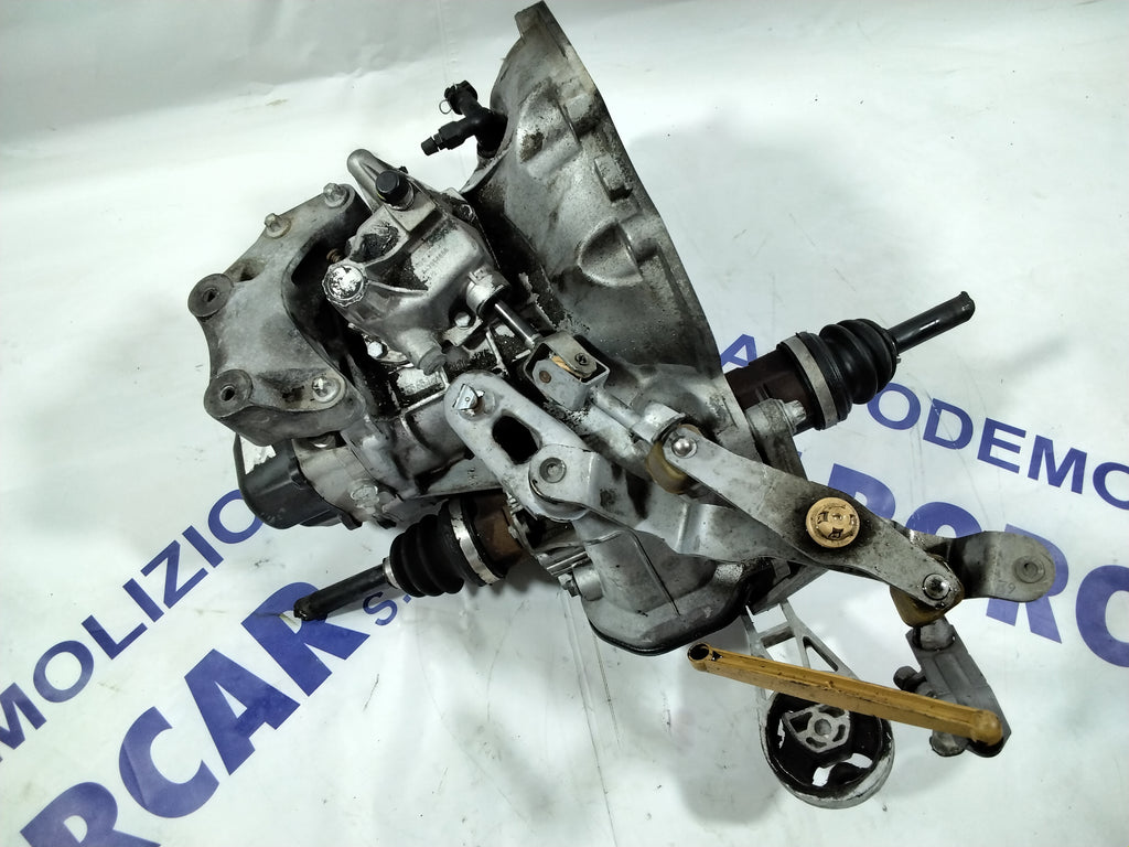 Gearbox Opel Corsa 1.2 petrol 5-speed year 2001 code: 55565177 (sf:2)
