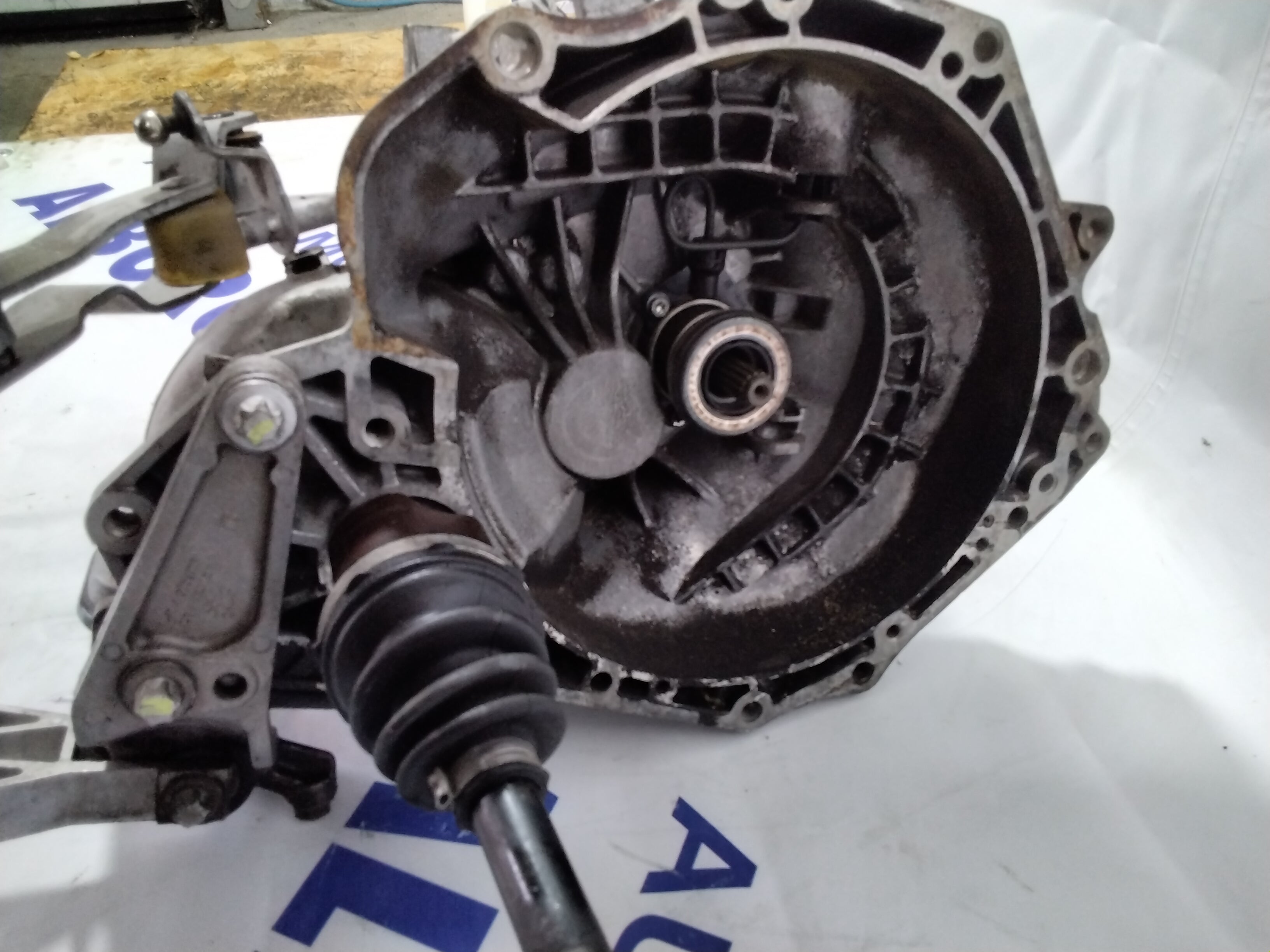 Gearbox Opel Corsa 1.2 petrol 5-speed year 2001 code: 55565177 (sf:2)