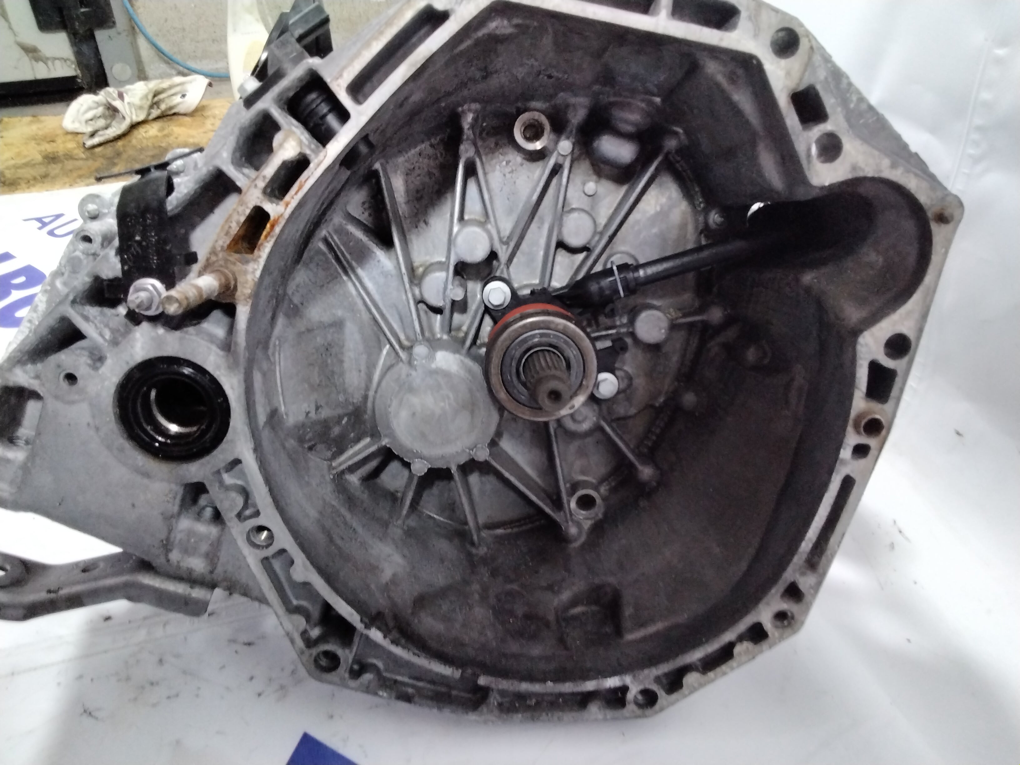 Gearbox Renault Megane 1.5 D 6 speed manual year 2010 81 kw code: 3040128868 (sf2)
