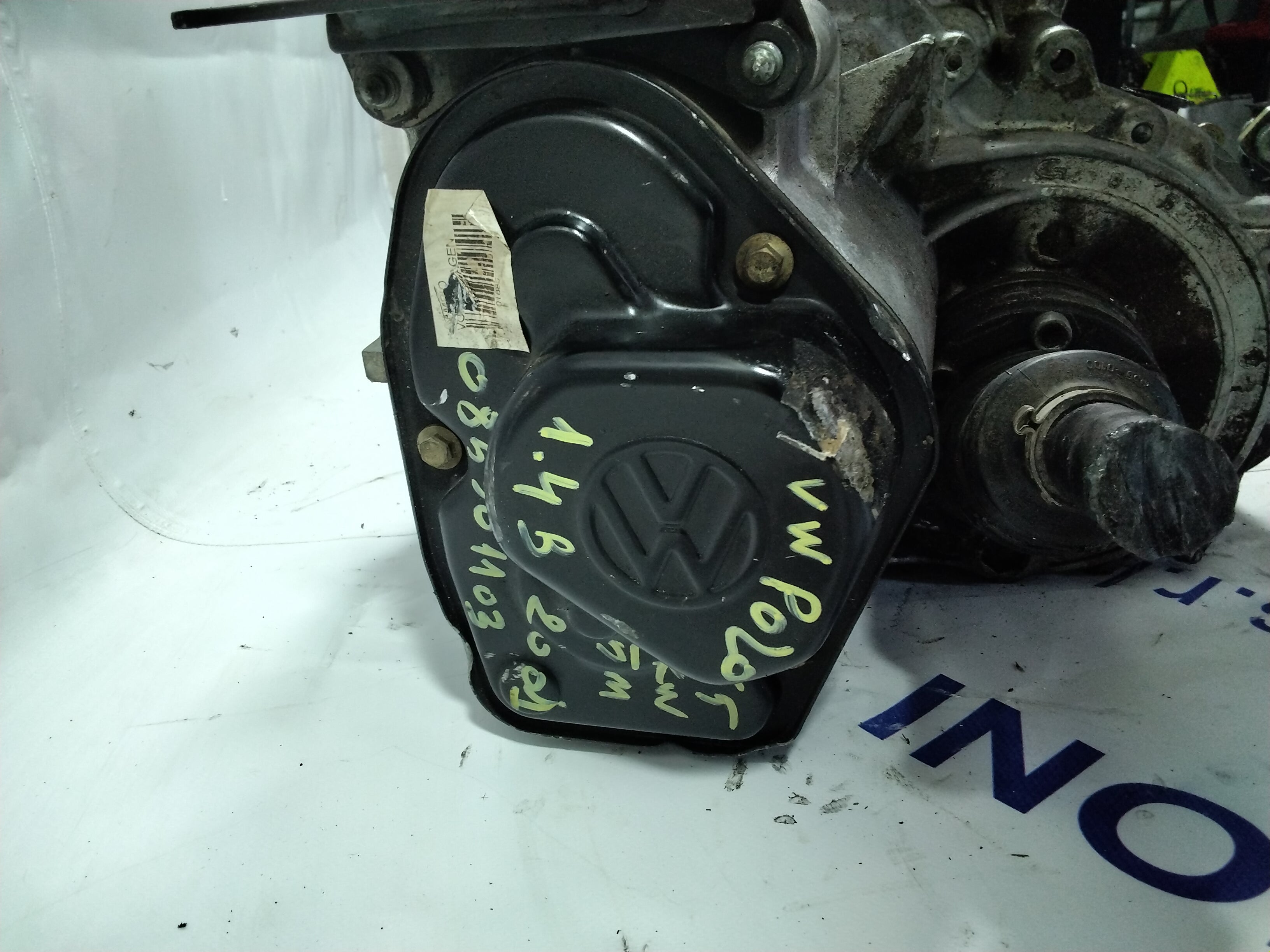 Volkswagen Polo 1.4 petrol 55 kw 5-speed manual gearbox year 2001 code: 085301103 (sf :2)