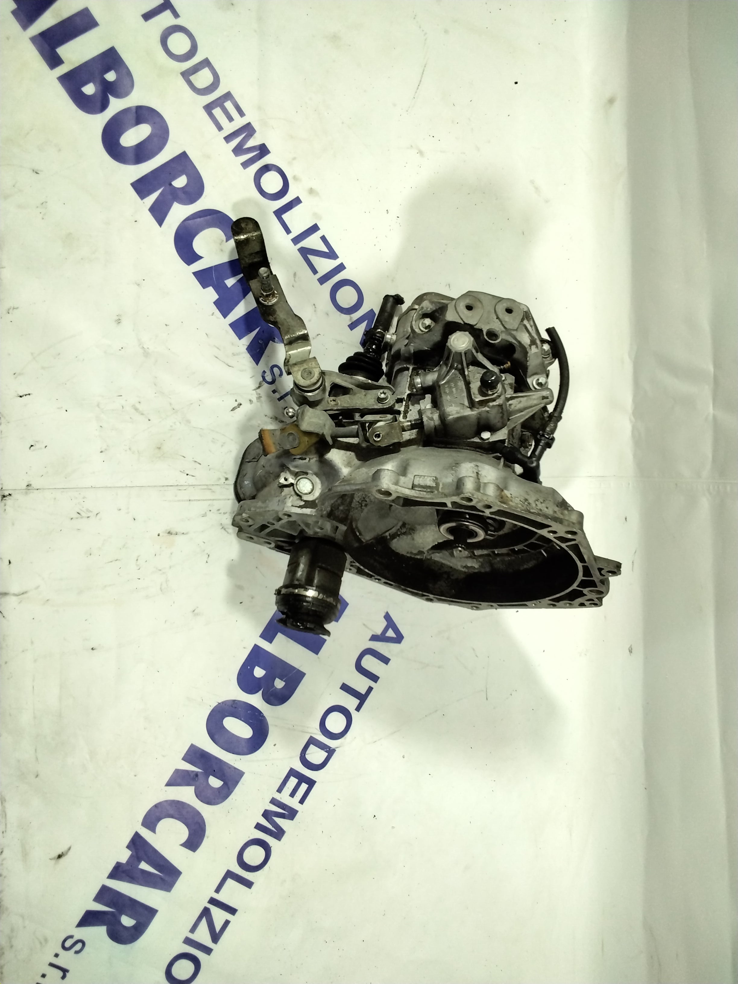 Gearbox Opel Corsa 2 series 1.2 petrol 43 kw year 2002 code: 90400209 (sf2)