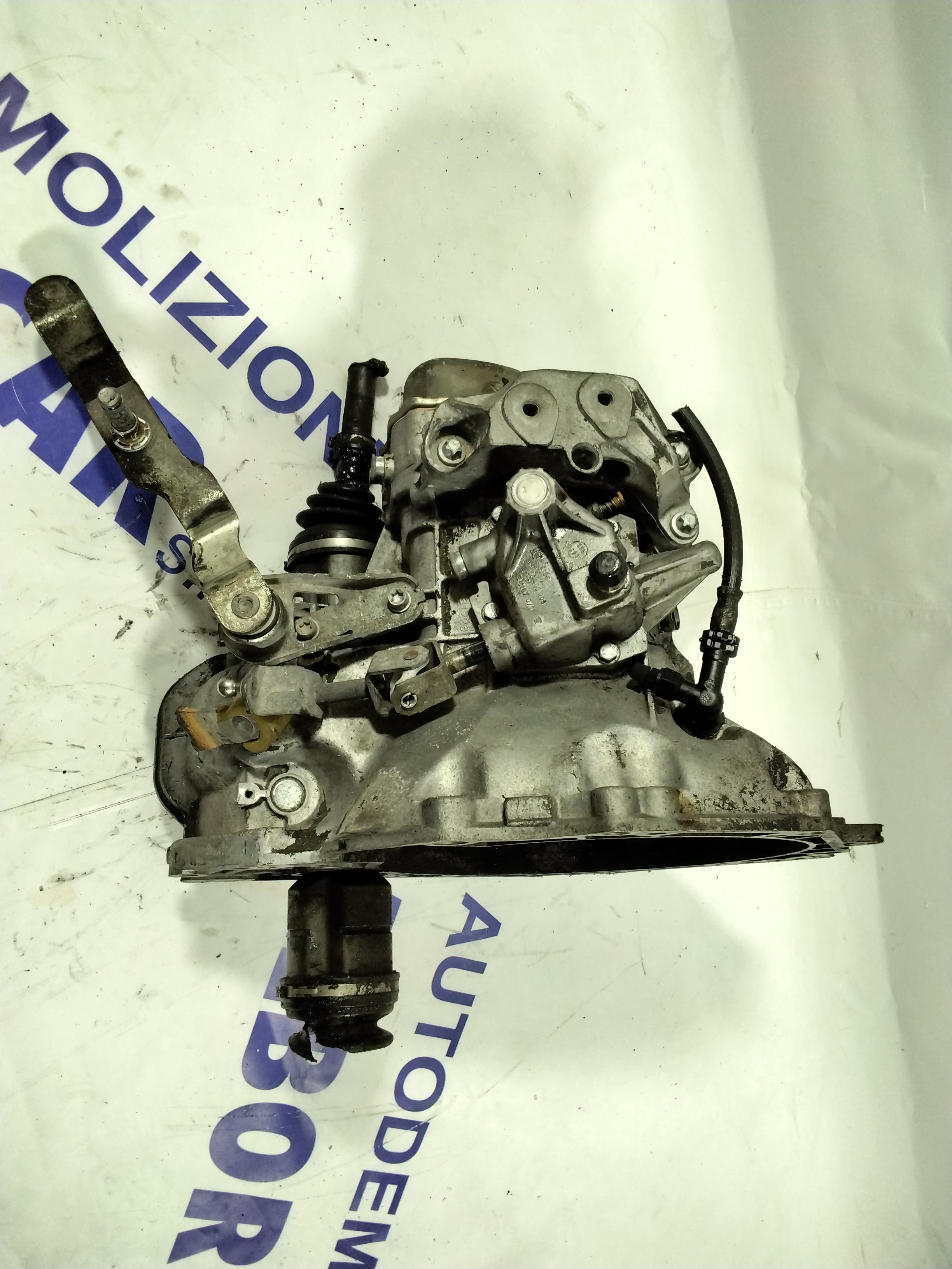 Gearbox Opel Corsa 2 series 1.2 petrol 43 kw year 2002 code: 90400209 (sf2)