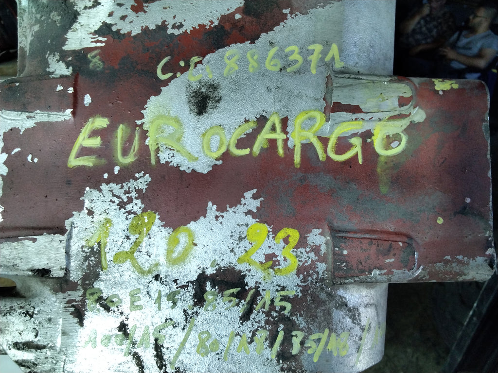 Cambio  Iveco Eurocargo  modello: 80E15 85E15 100E15 80E18 85E18 100E18  tipo: 2845.6 numero: 8863571  (SF:2)