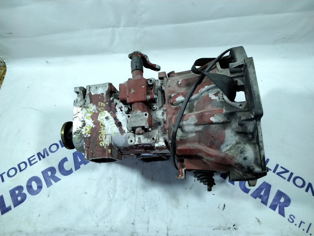 Cambio  Iveco Eurocargo  modello: 80E15 85E15 100E15 80E18 85E18 100E18  tipo: 2845.6 numero: 8863571  (SF:2)
