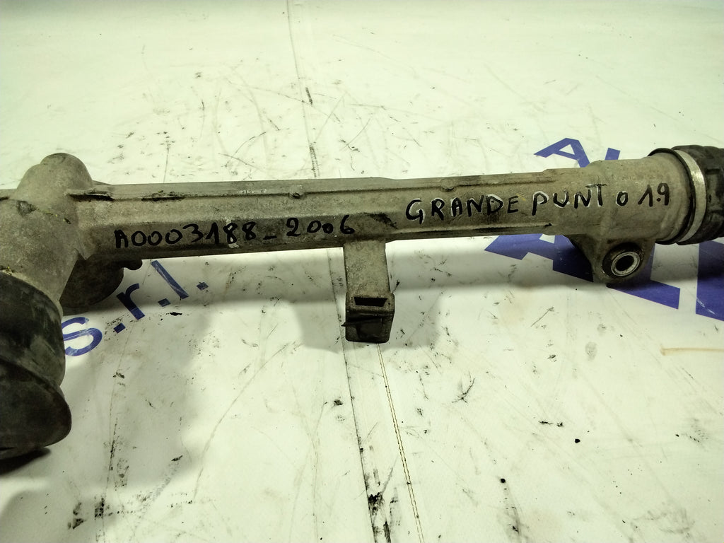 fiat grande punto 1.3 steering box year 2006 code : A0003188