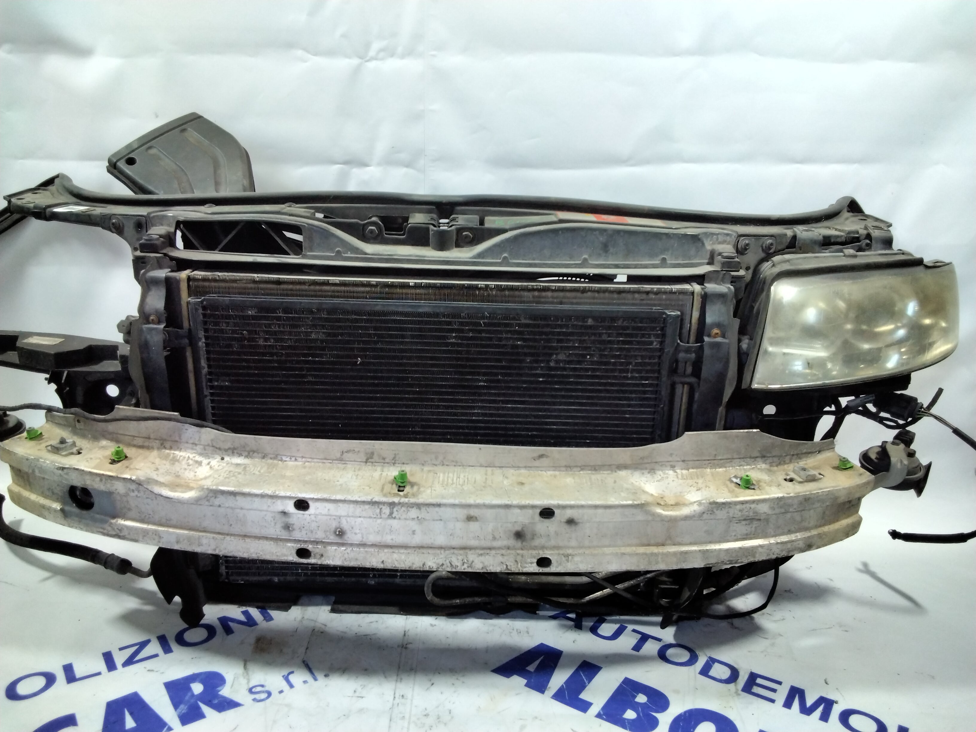 Grille (complete) Audi A4 B6 petrol year: 2004 (sf5.p1)