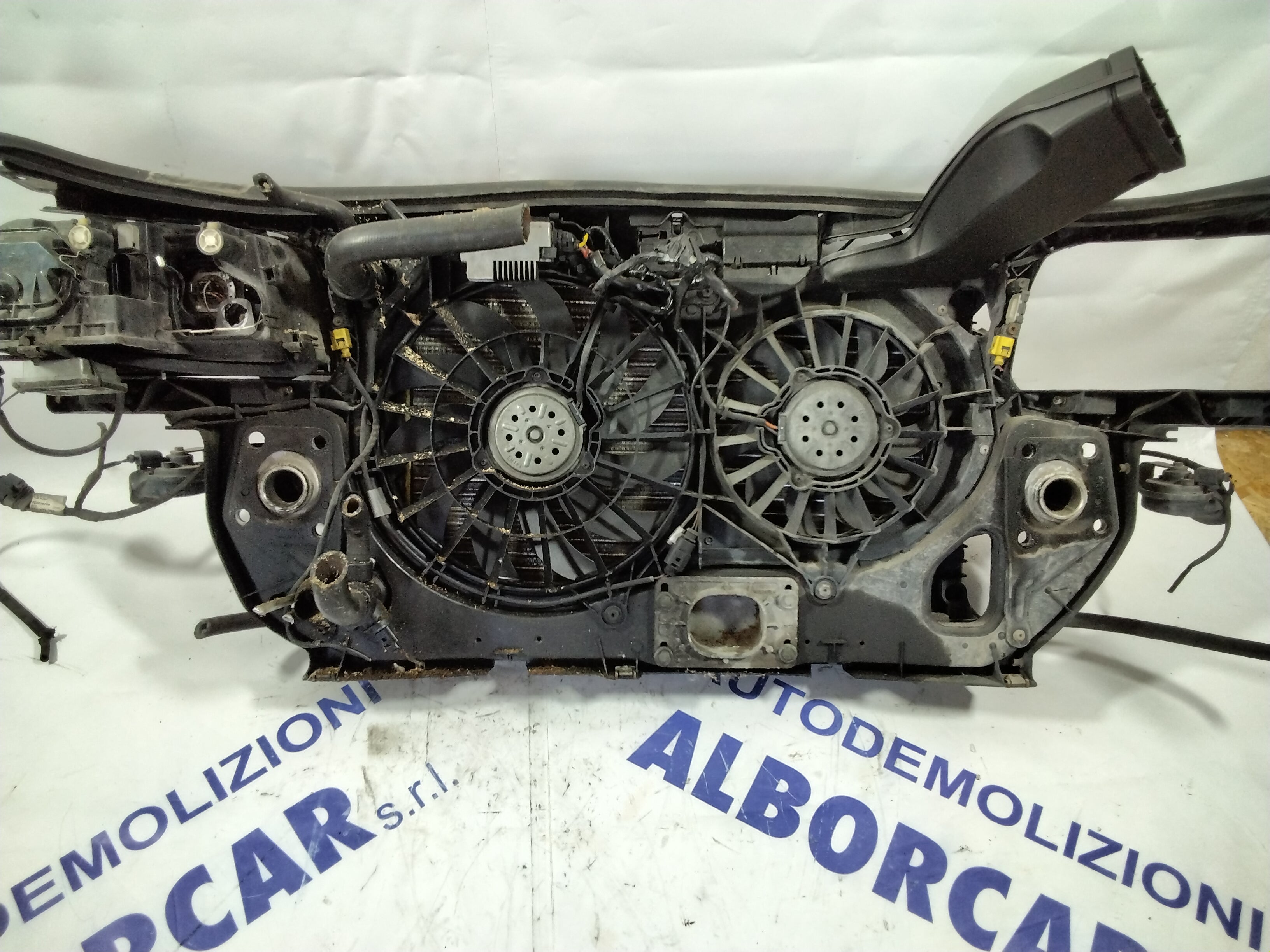 Grille (complete) Audi A4 B6 petrol year: 2004 (sf5.p1)