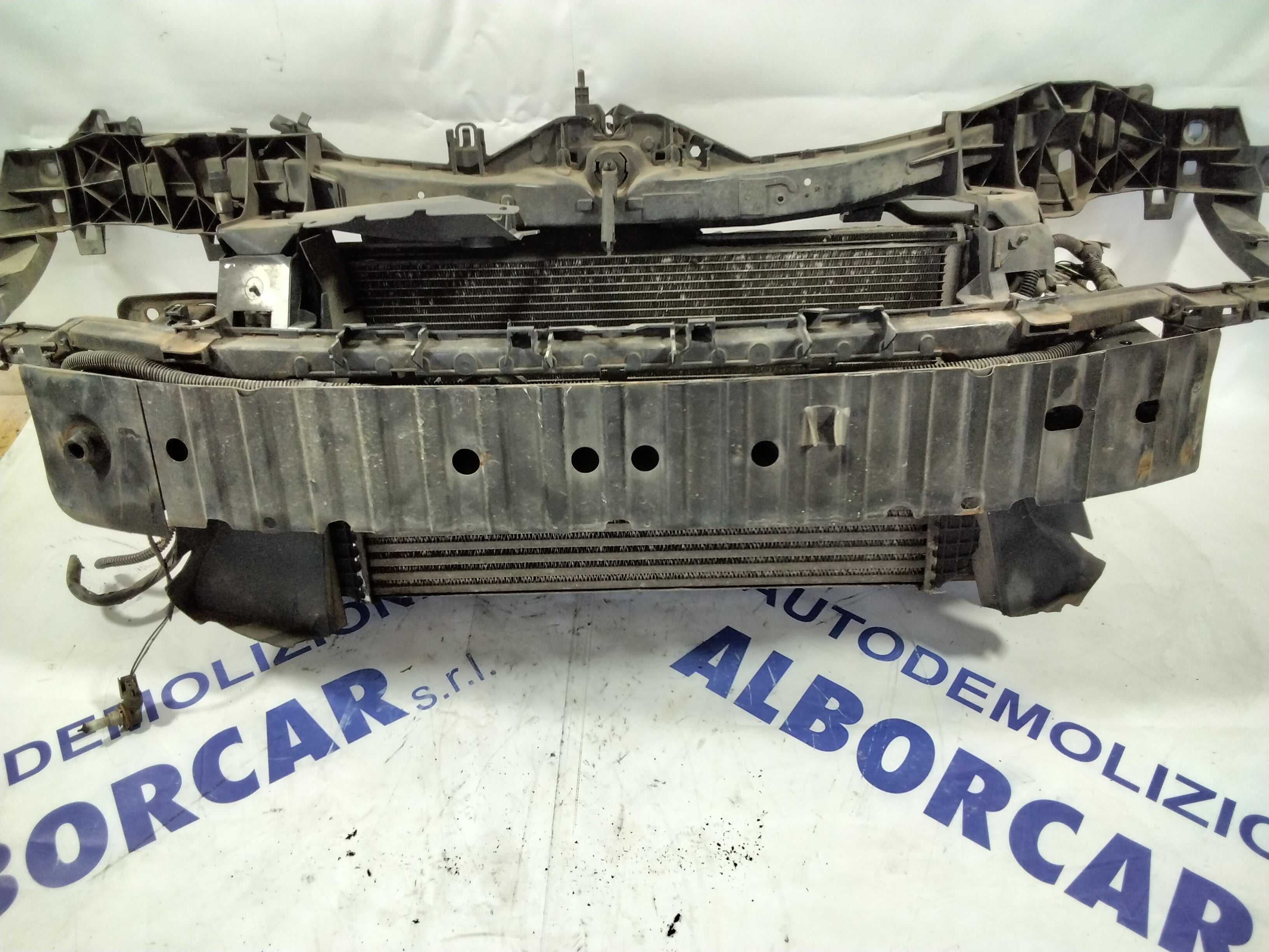 radiator grille (complete) Ford Focus 1.9 diesel year: 2006 (sf5.p1)