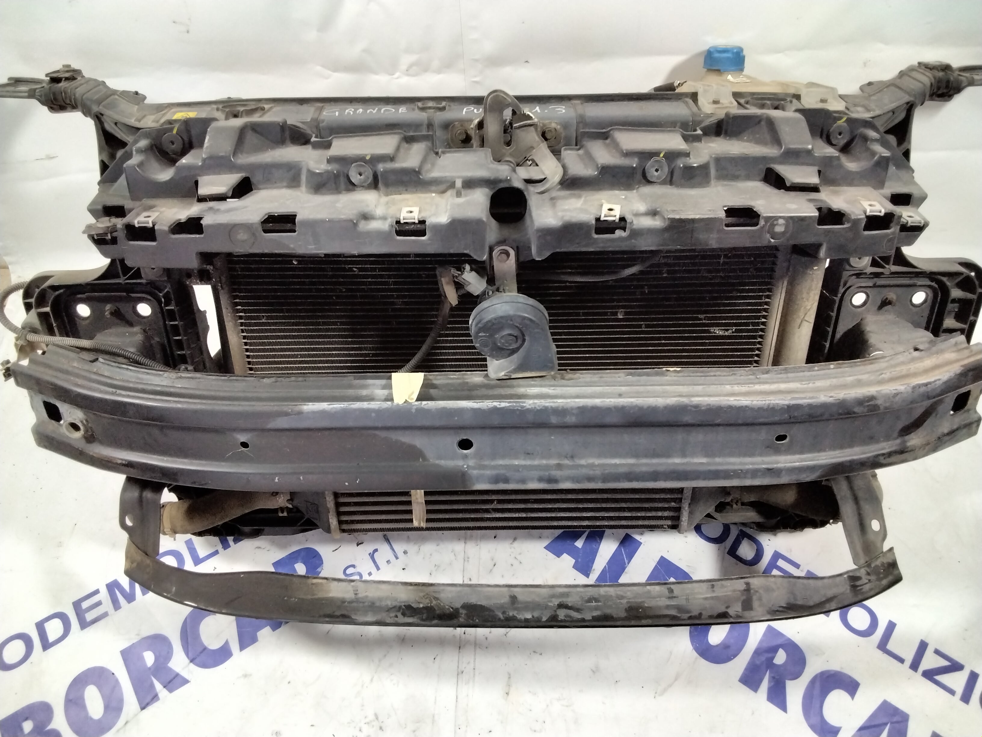 grille (complete) Fiat Grande Punto 1.3 MTJ year: 2006 (sf5.p2)