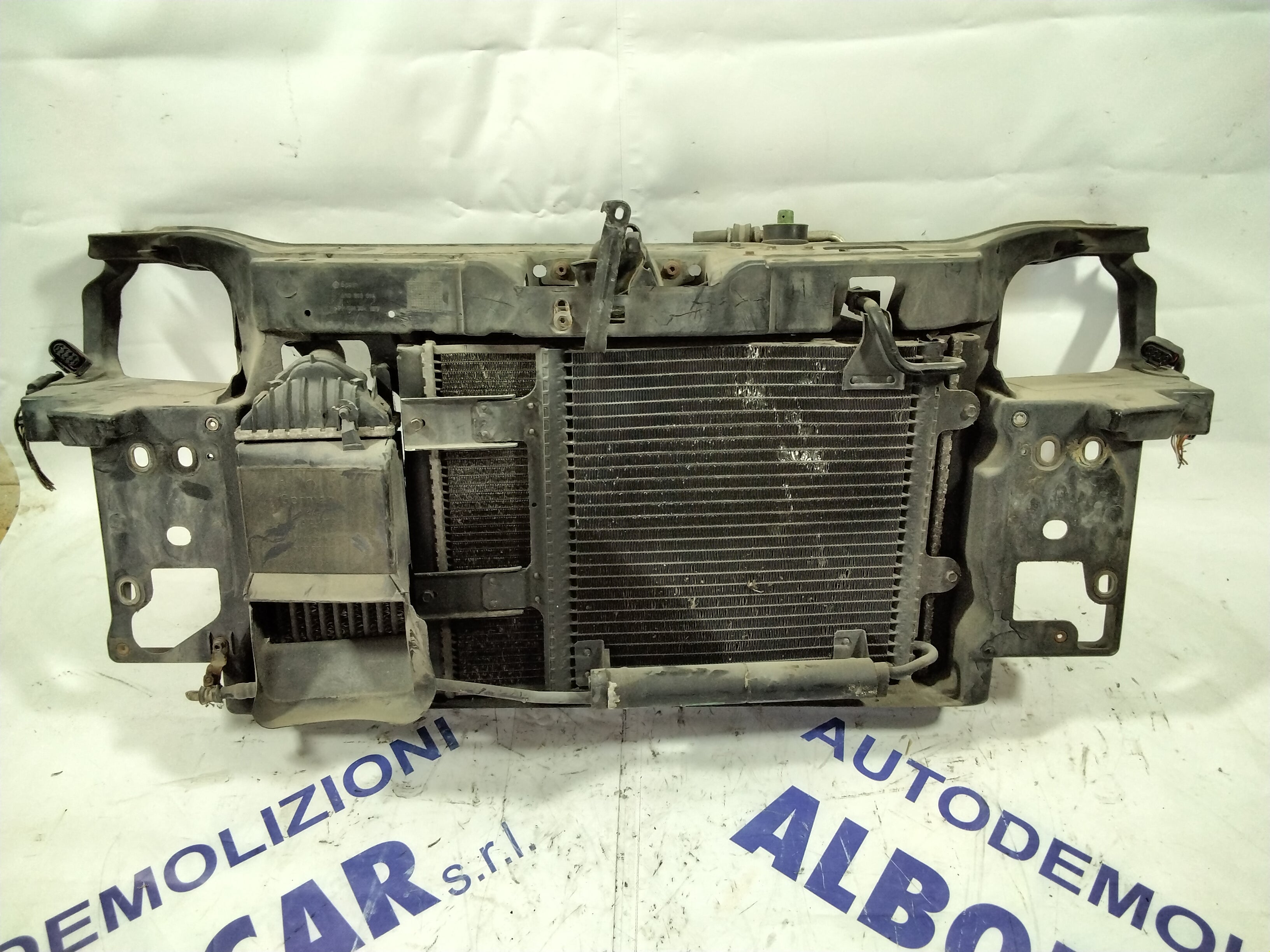 grille (complete) Volkswagen Polo 1.4 year: 2000