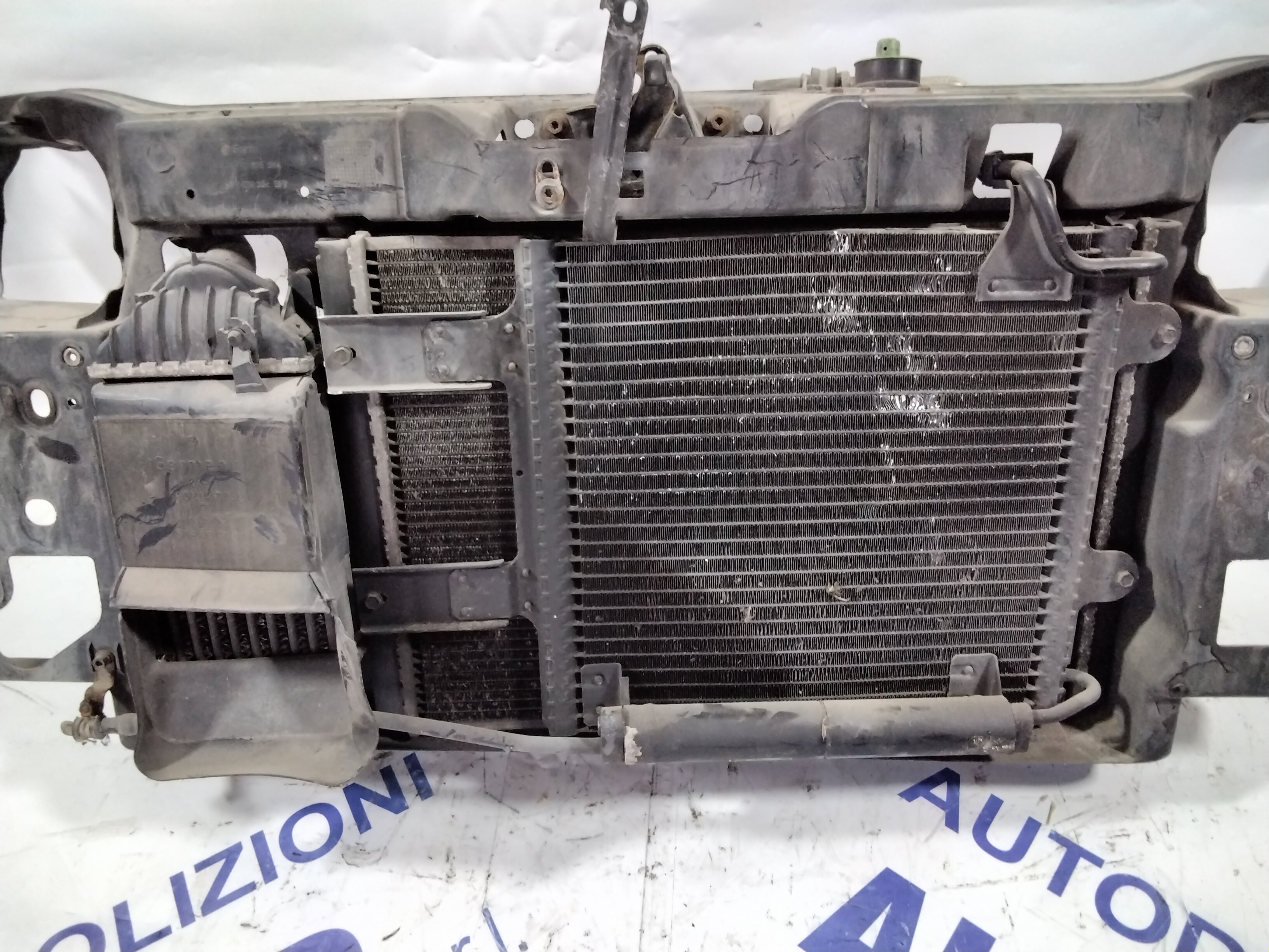 grille (complete) Volkswagen Polo 1.4 year: 2000