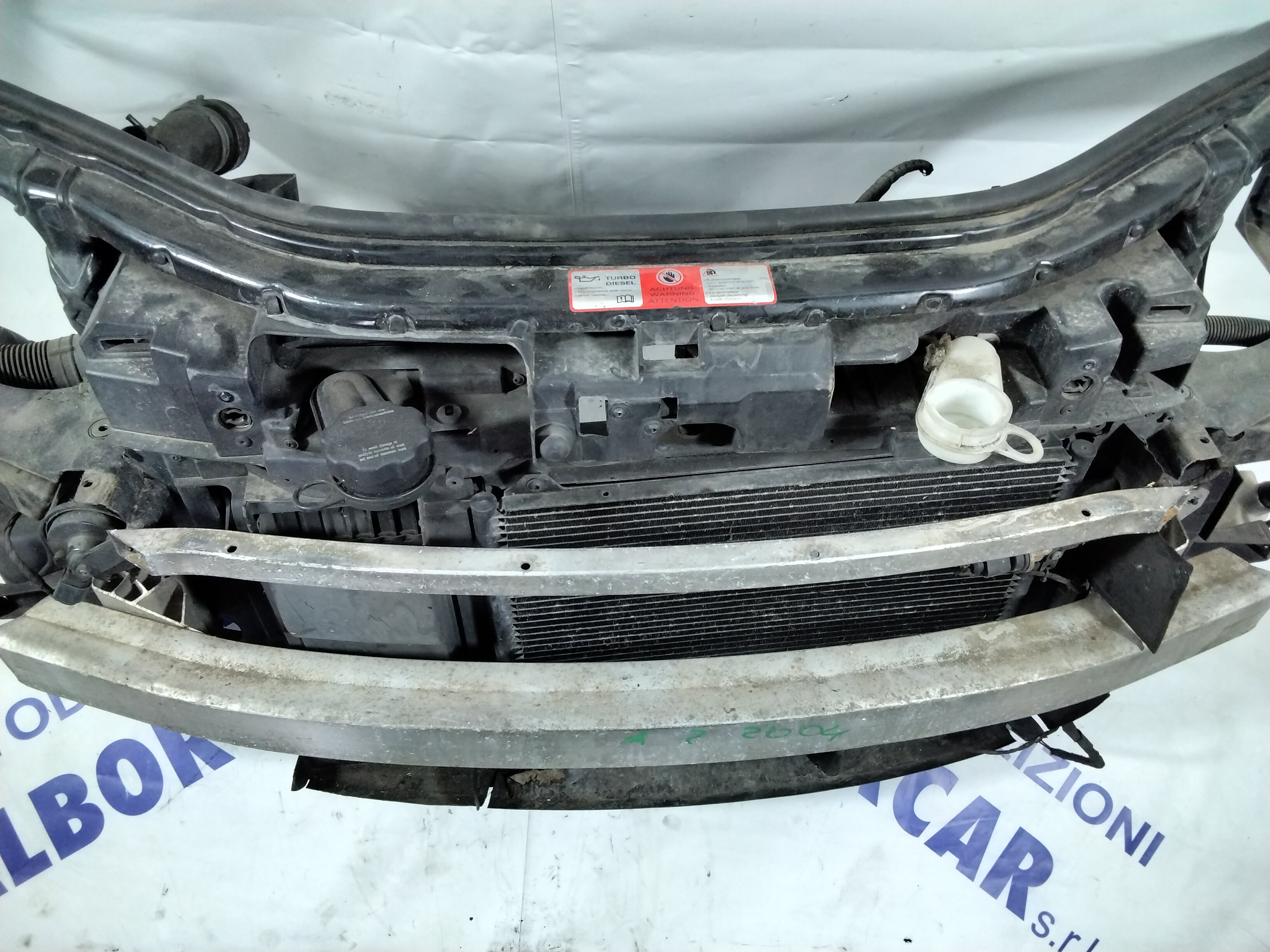 grille (complete) Audi A2 displacement: 1.4 diesel year: 2003 (sf5p1)