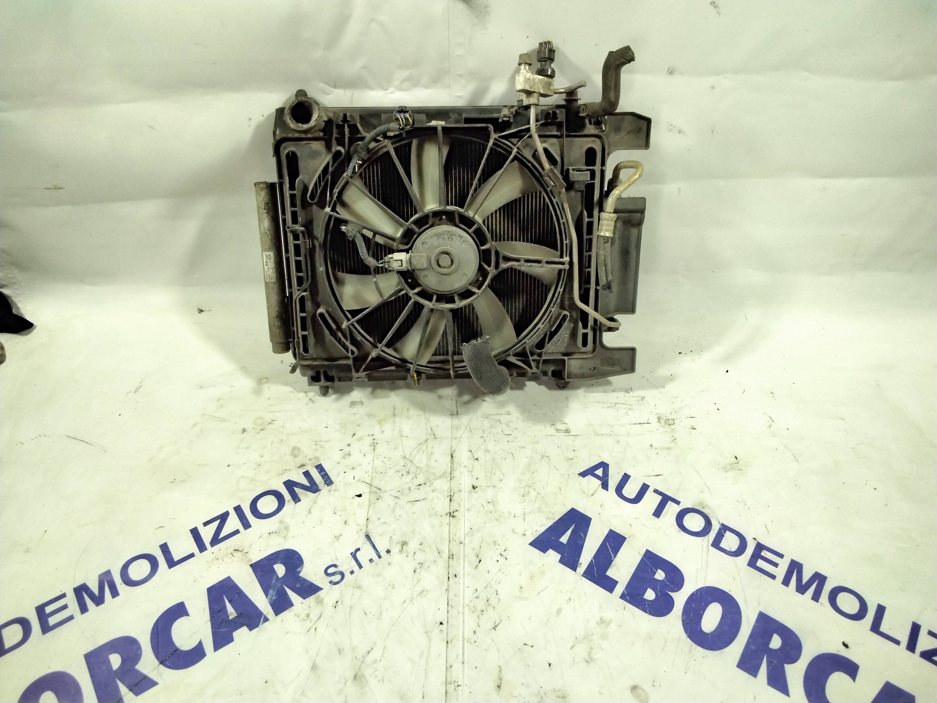 Complete radiator Toyota Yaris petrol year: 2001 (sf5p3)