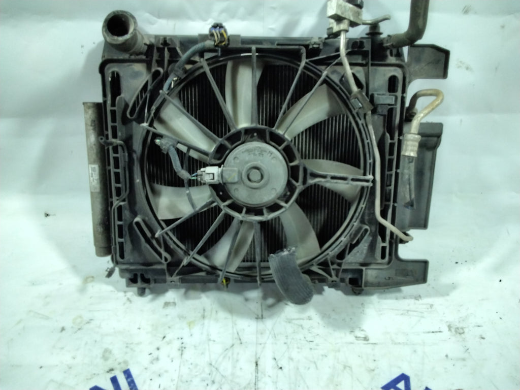 Complete radiator Toyota Yaris petrol year: 2001 (sf5p3)