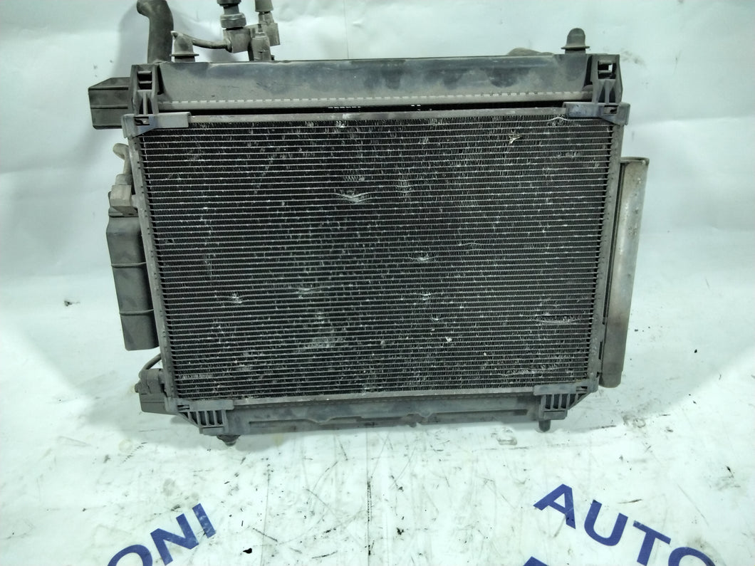 Radiatore completo toyota yaris  benzina anno: 2001 (sf5p3)
