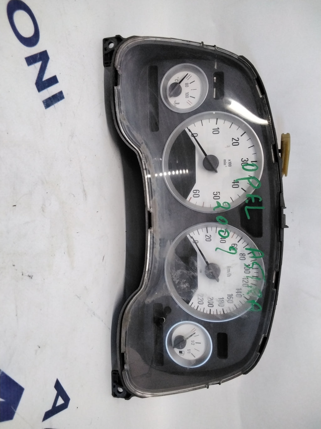 instrument cluster/speedometer/gauge cluster Opel Astra year 2002 code: 24454303TM (sf7p2)