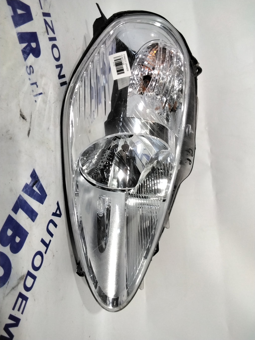 Fiat Grande Punto left headlight year 2005/2008 code: 086611164 (sf8p2)