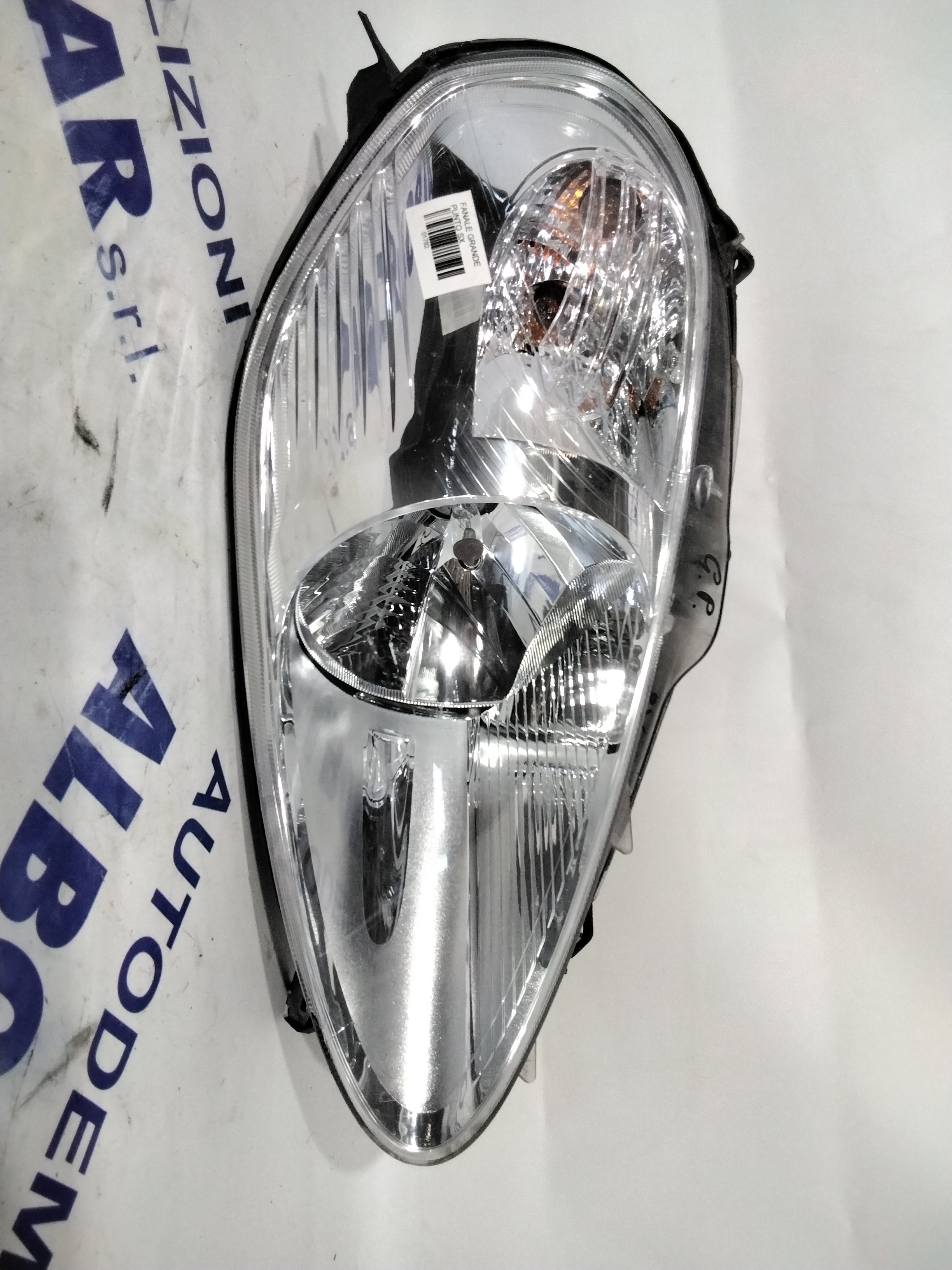 Fiat Grande Punto left headlight year 2005/2008 code: 086611164 (sf8p2)