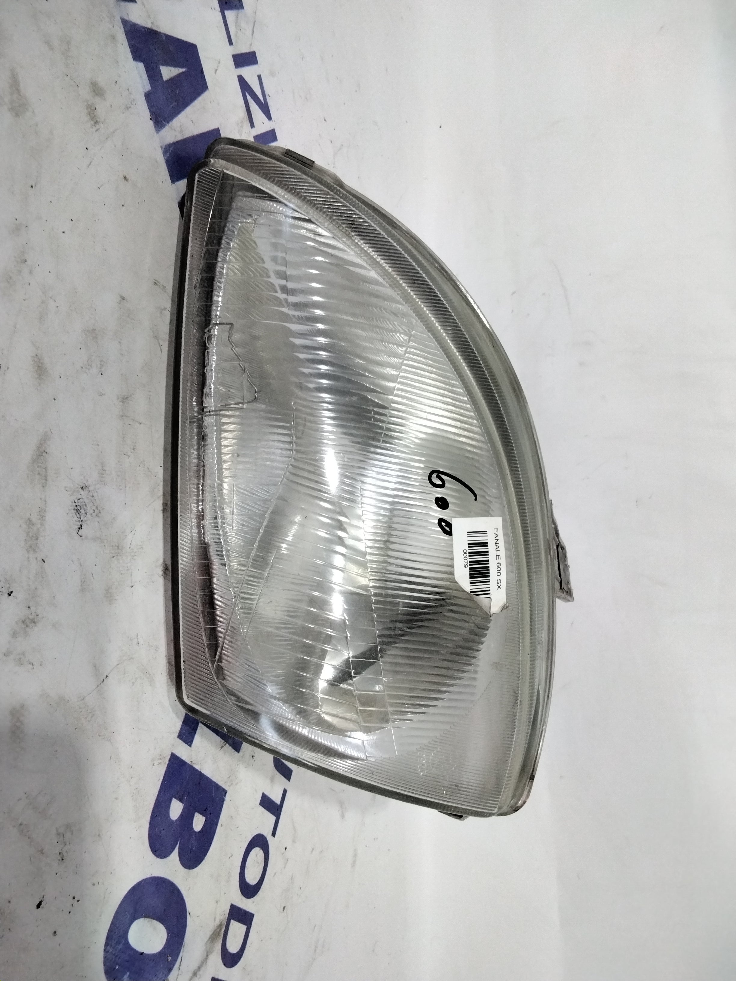 Fiat 600 1st series left headlight year 2002 code: 38800748