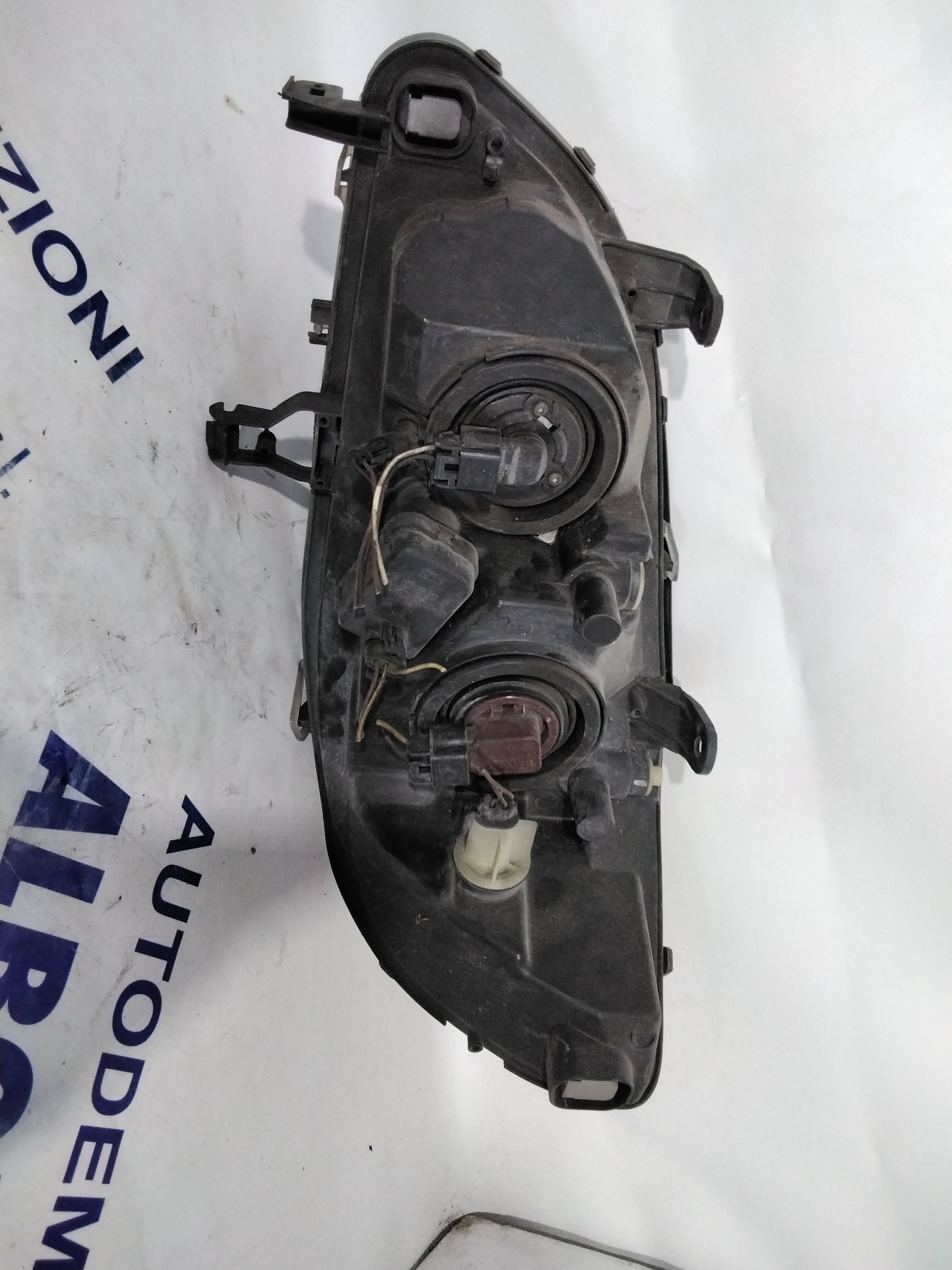 Opel Zafira right headlight year 2005 code: 89100055