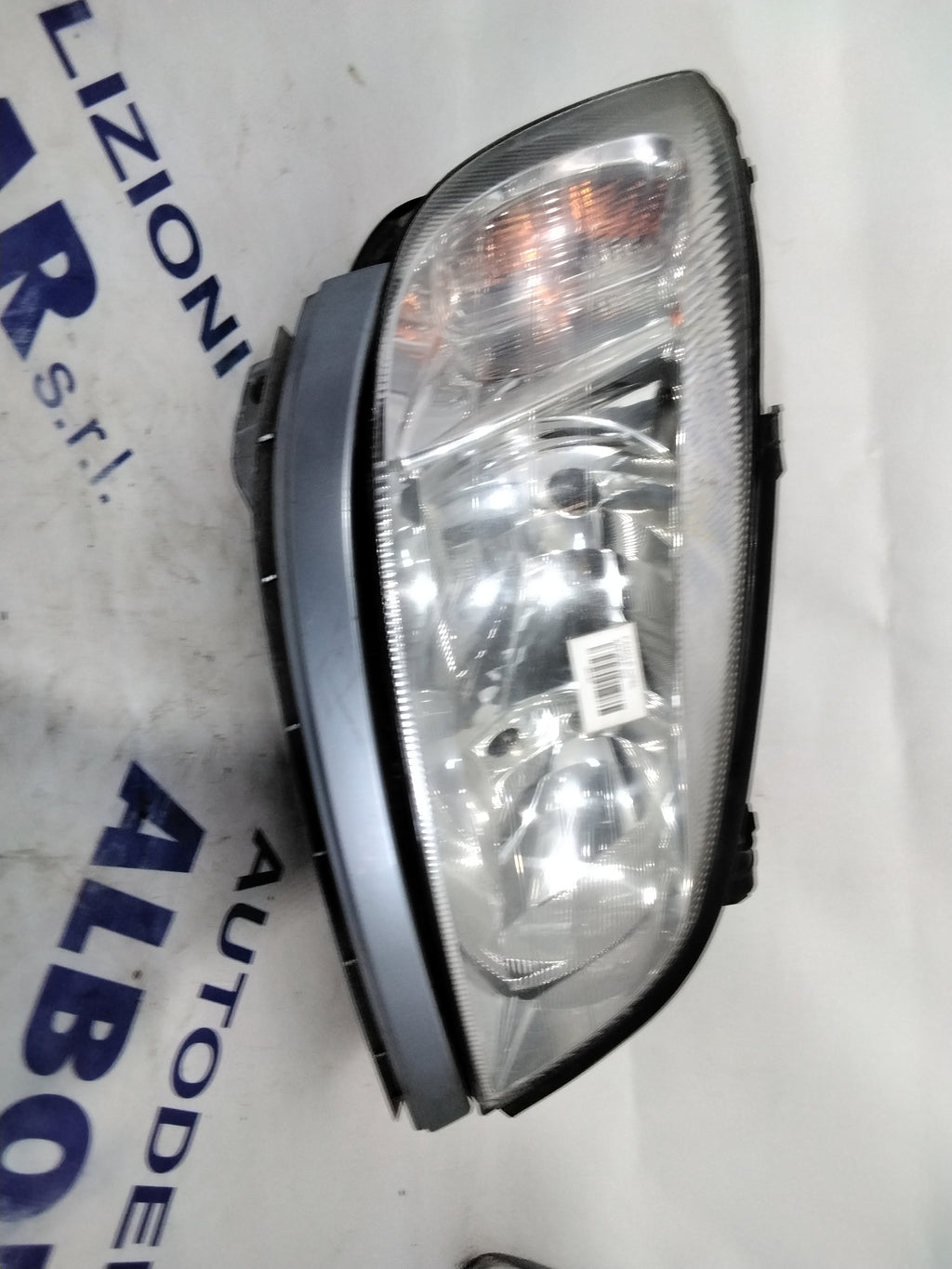 Headlight Opel Zafira right year 2005 code: 89100055 (sf8p4)