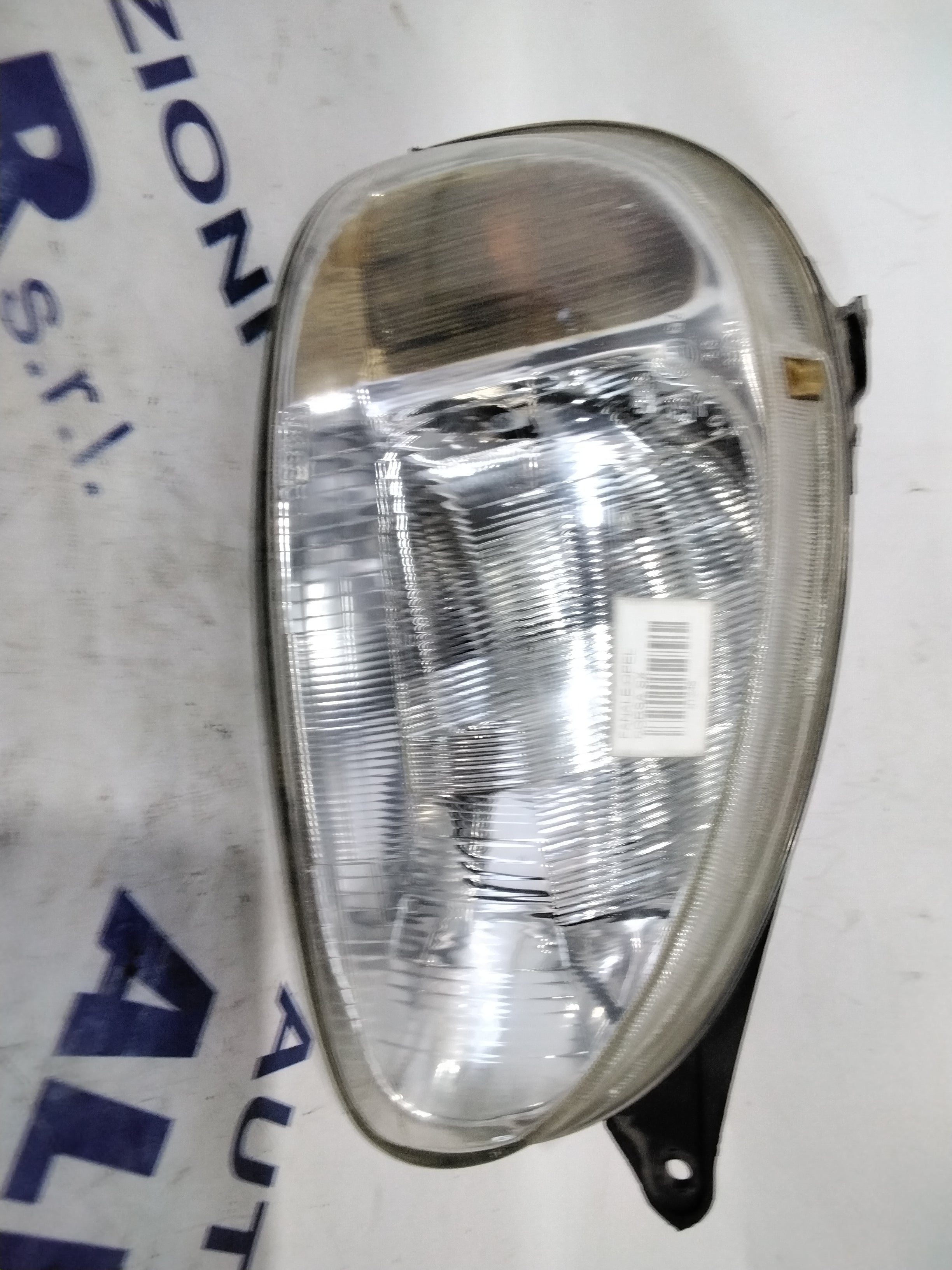 Headlight Opel Corsa left year 98 (sf8p4)