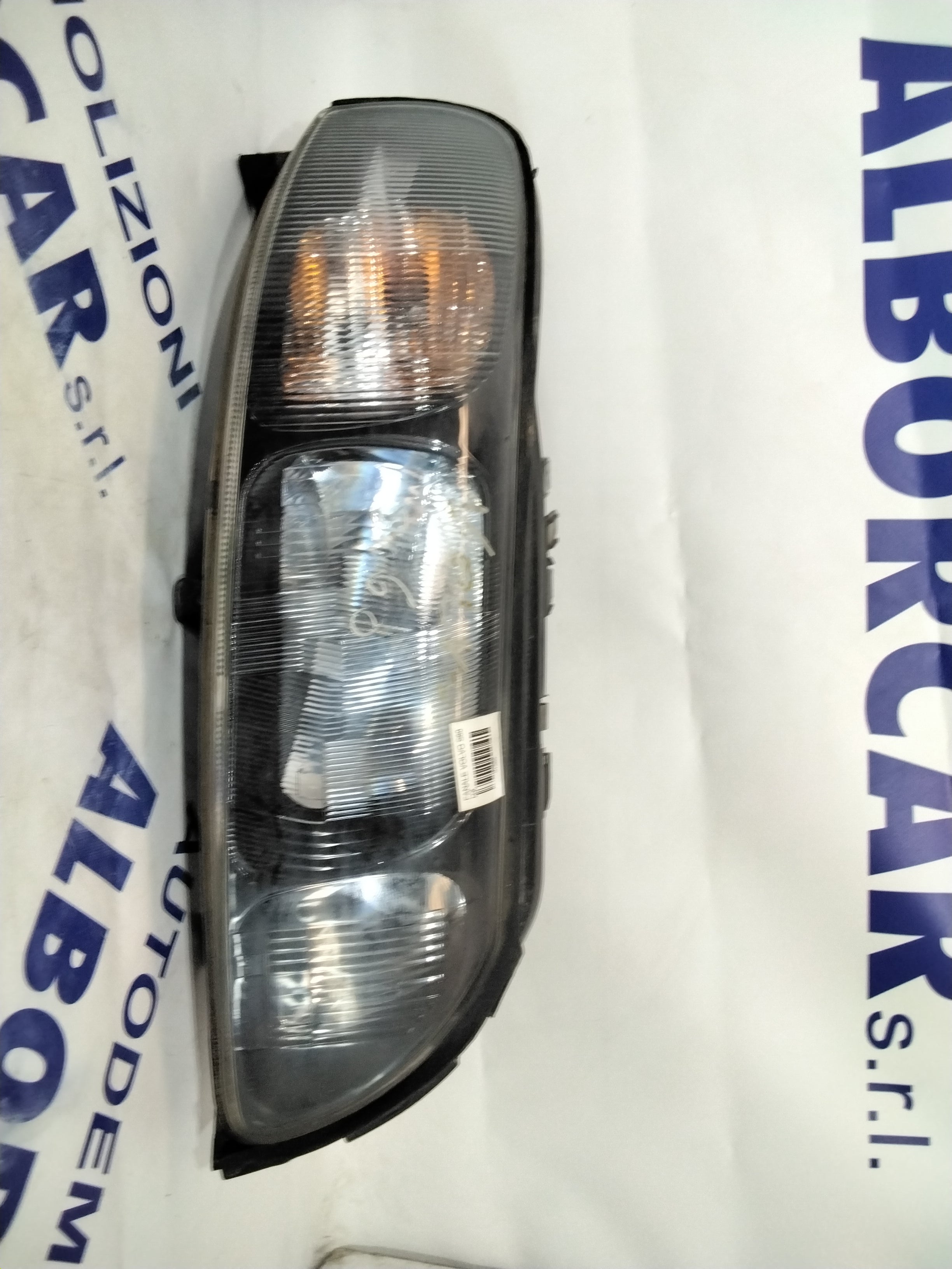 Right headlamp Volvo S60 code: 087731114 (sf8p4)
