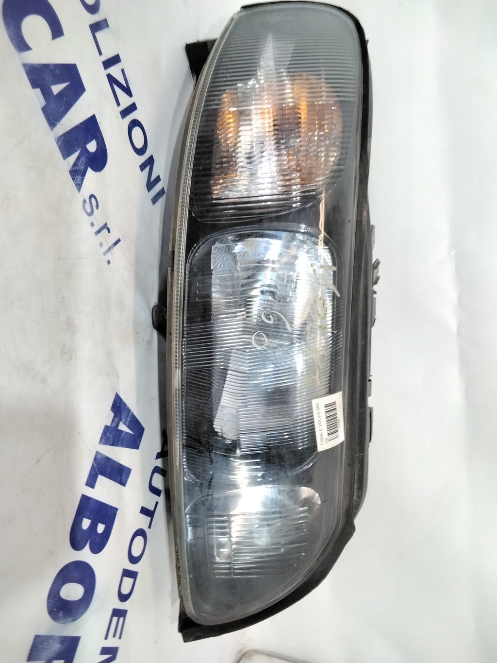 Right headlamp Volvo S60 code: 087731114 (sf8p4)