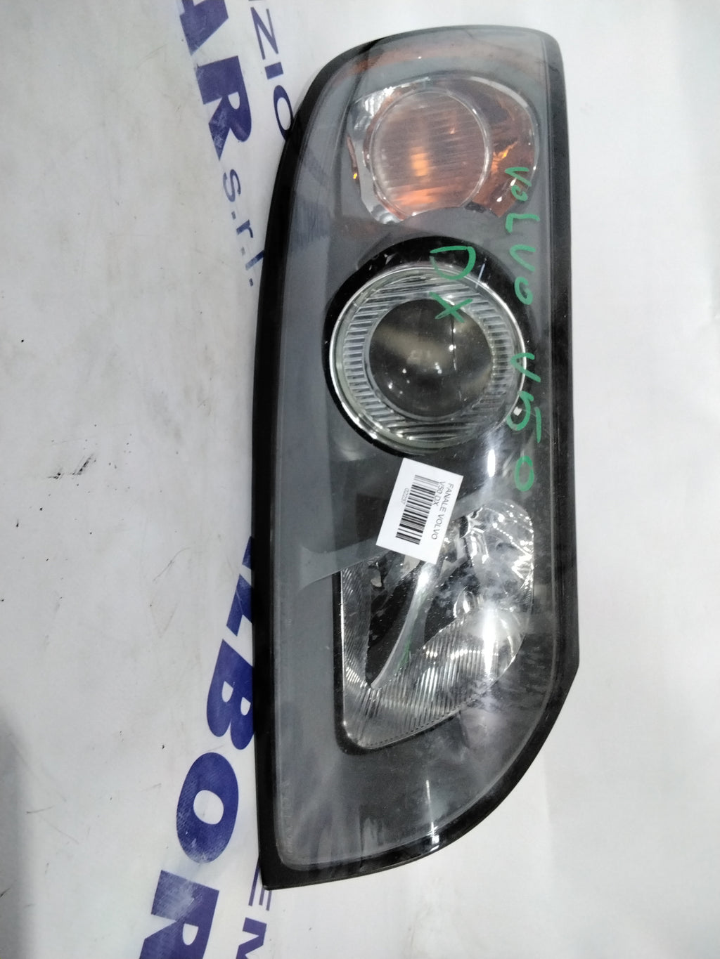 Headlight Volvo V50 right 2005 code: 30698886 (sf8p4)