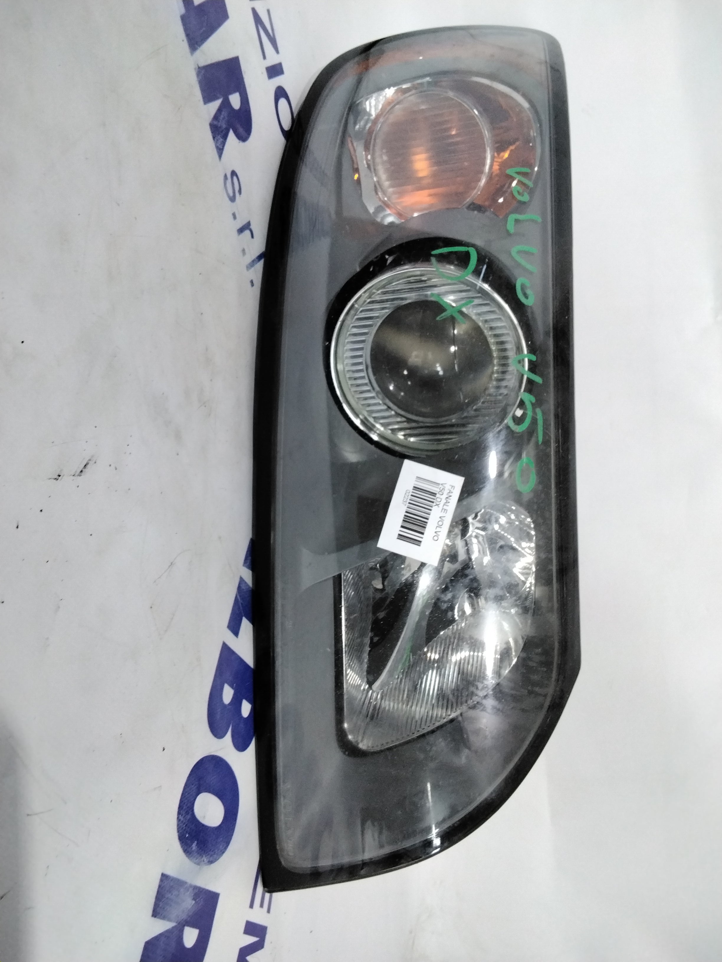 Headlight Volvo V50 right 2005 code: 30698886 (sf8p4)