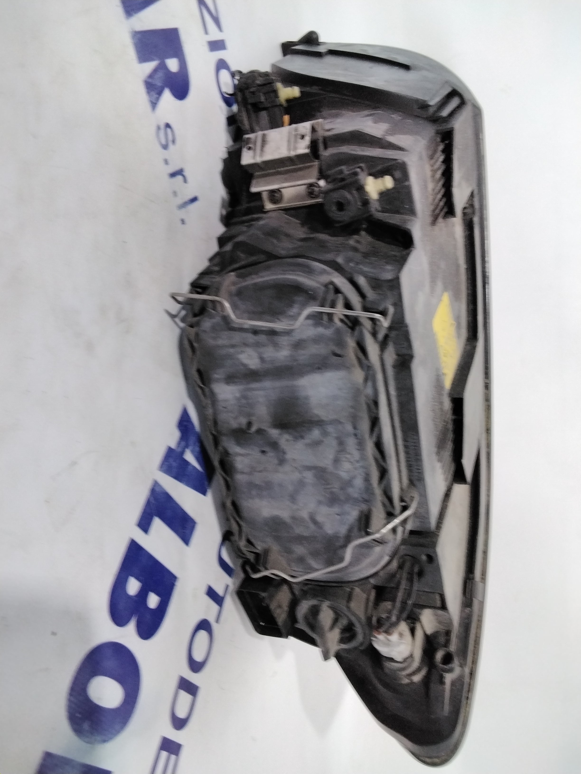 Headlight Volvo V50 right 2005 code: 30698886 (sf8p4)