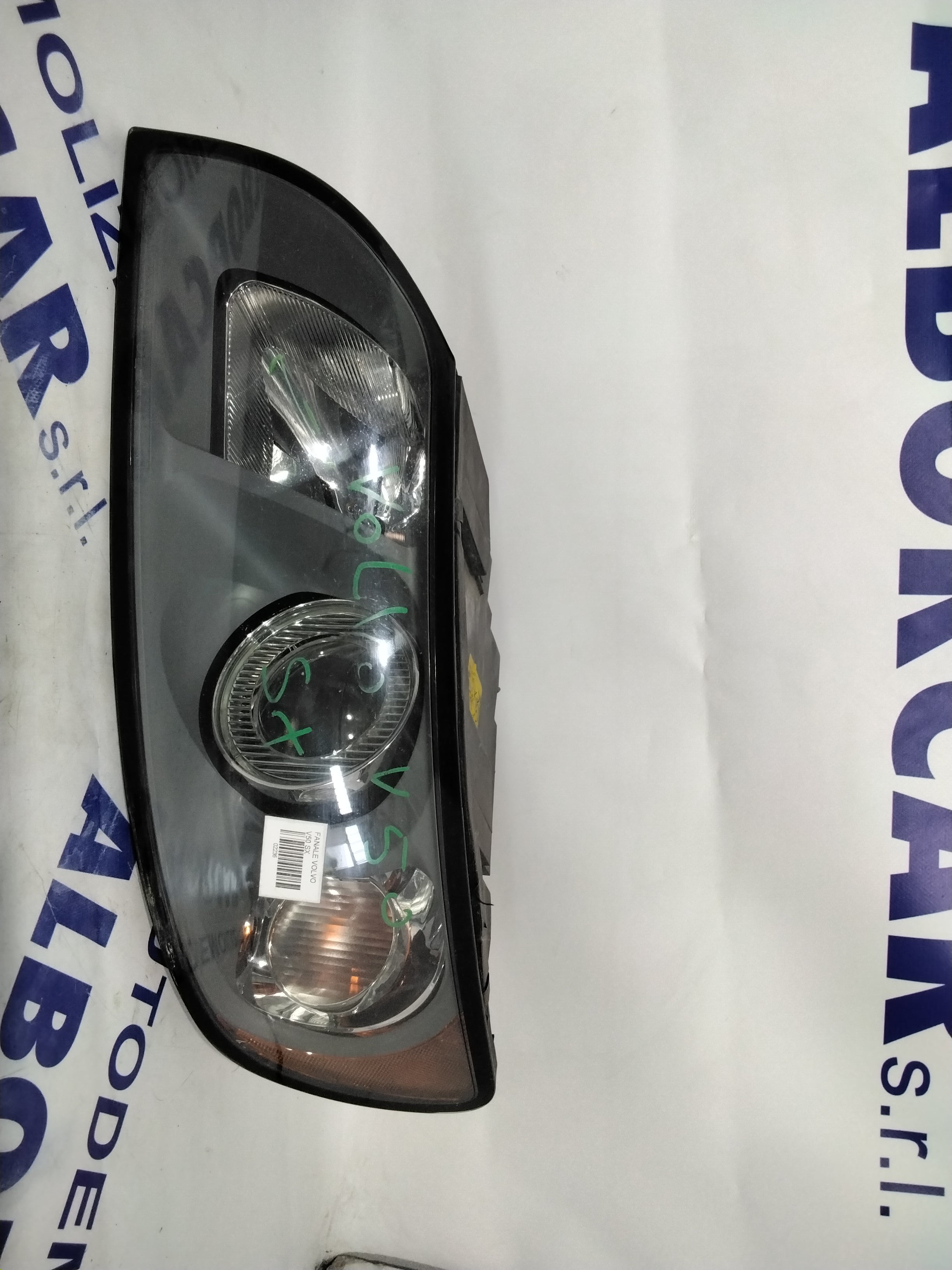 Headlight lamp Volvo V50 left year 2005 code: 30698885 (sf8p4)