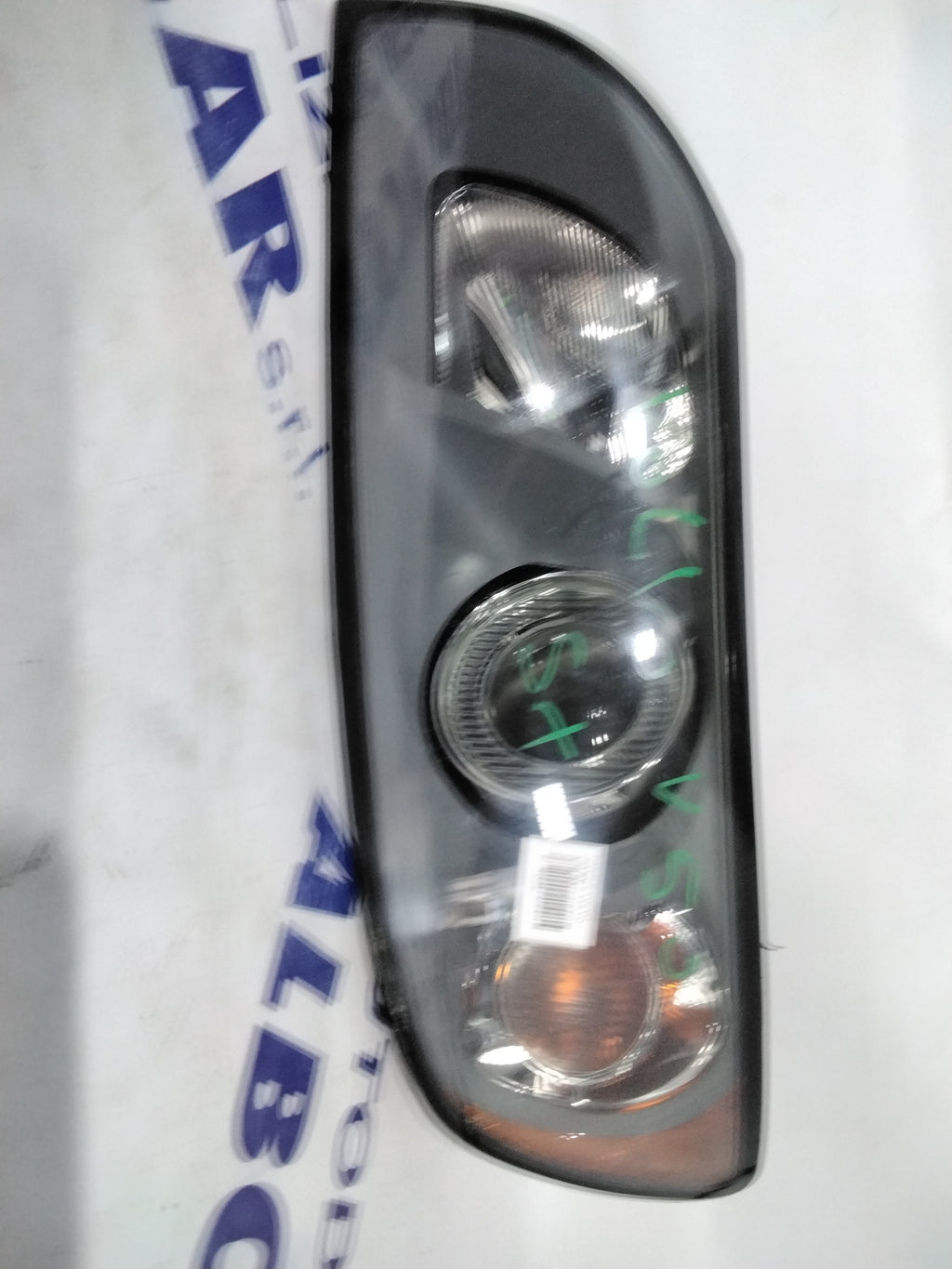 Headlight lamp Volvo V50 left year 2005 code: 30698885 (sf8p4)