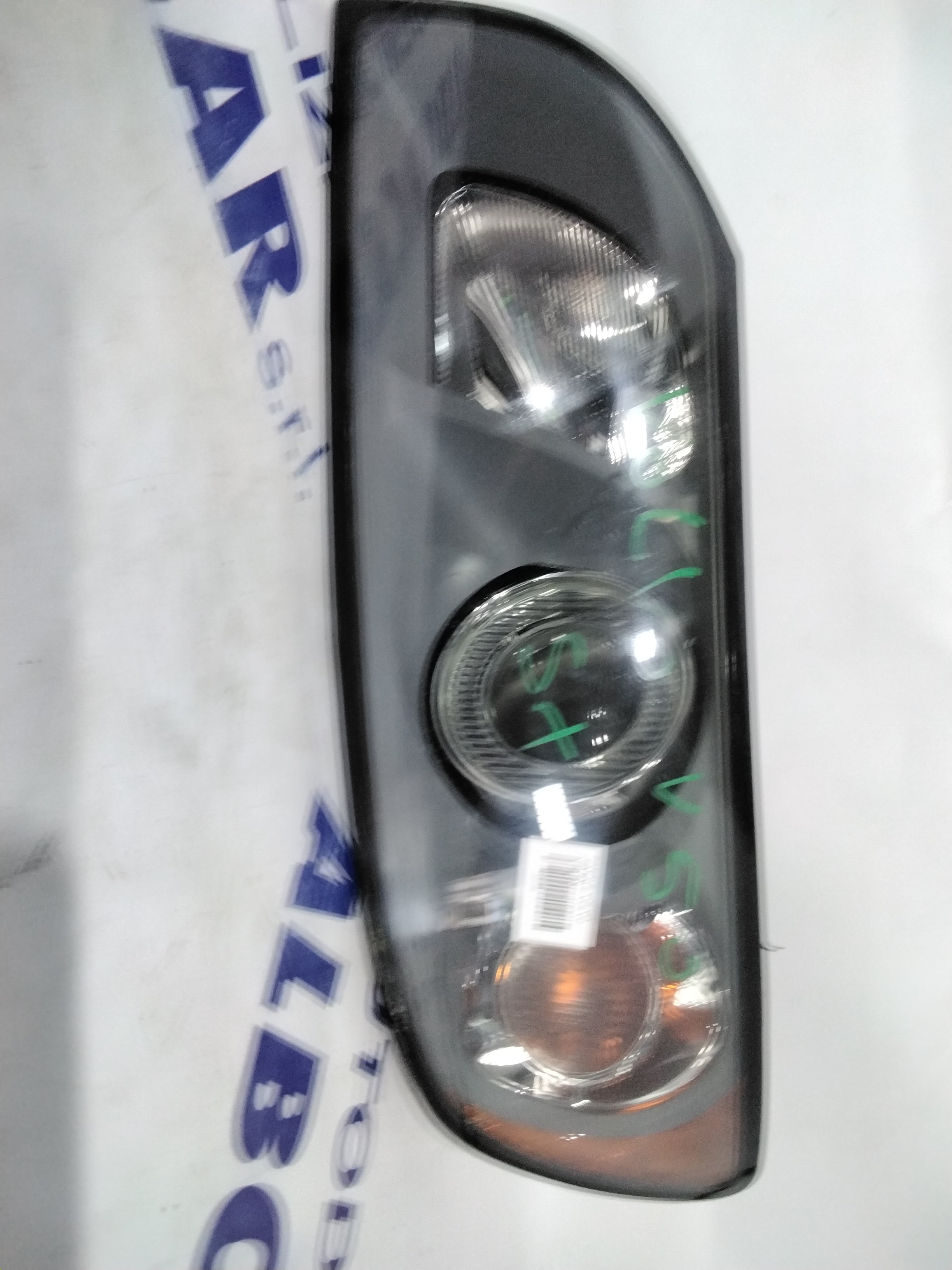 Headlight lamp Volvo V50 left year 2005 code: 30698885 (sf8p4)