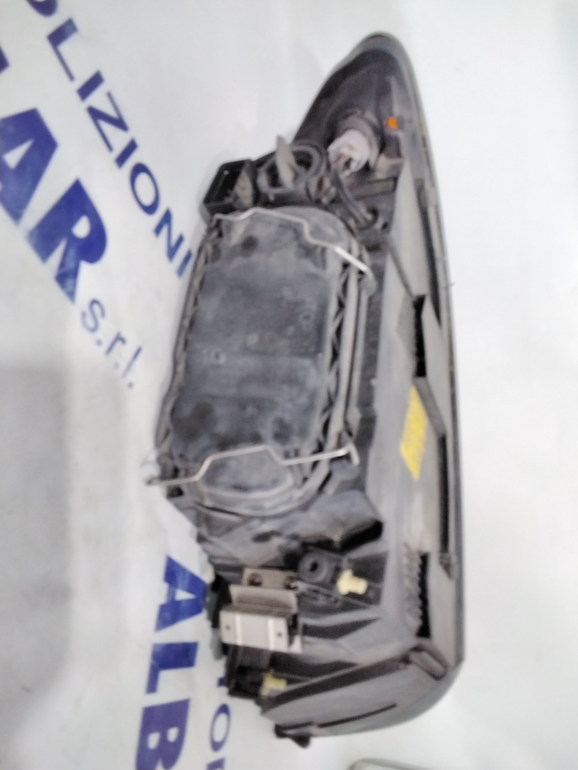 Headlight lamp Volvo V50 left year 2005 code: 30698885 (sf8p4)