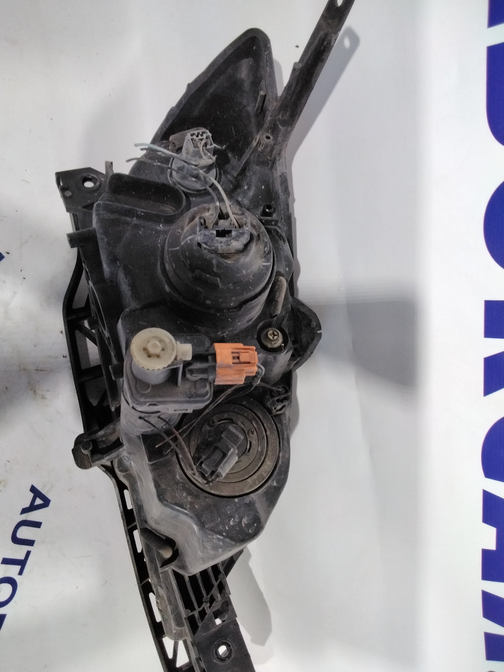 left headlight Mazda3 year 2009 code 90739000