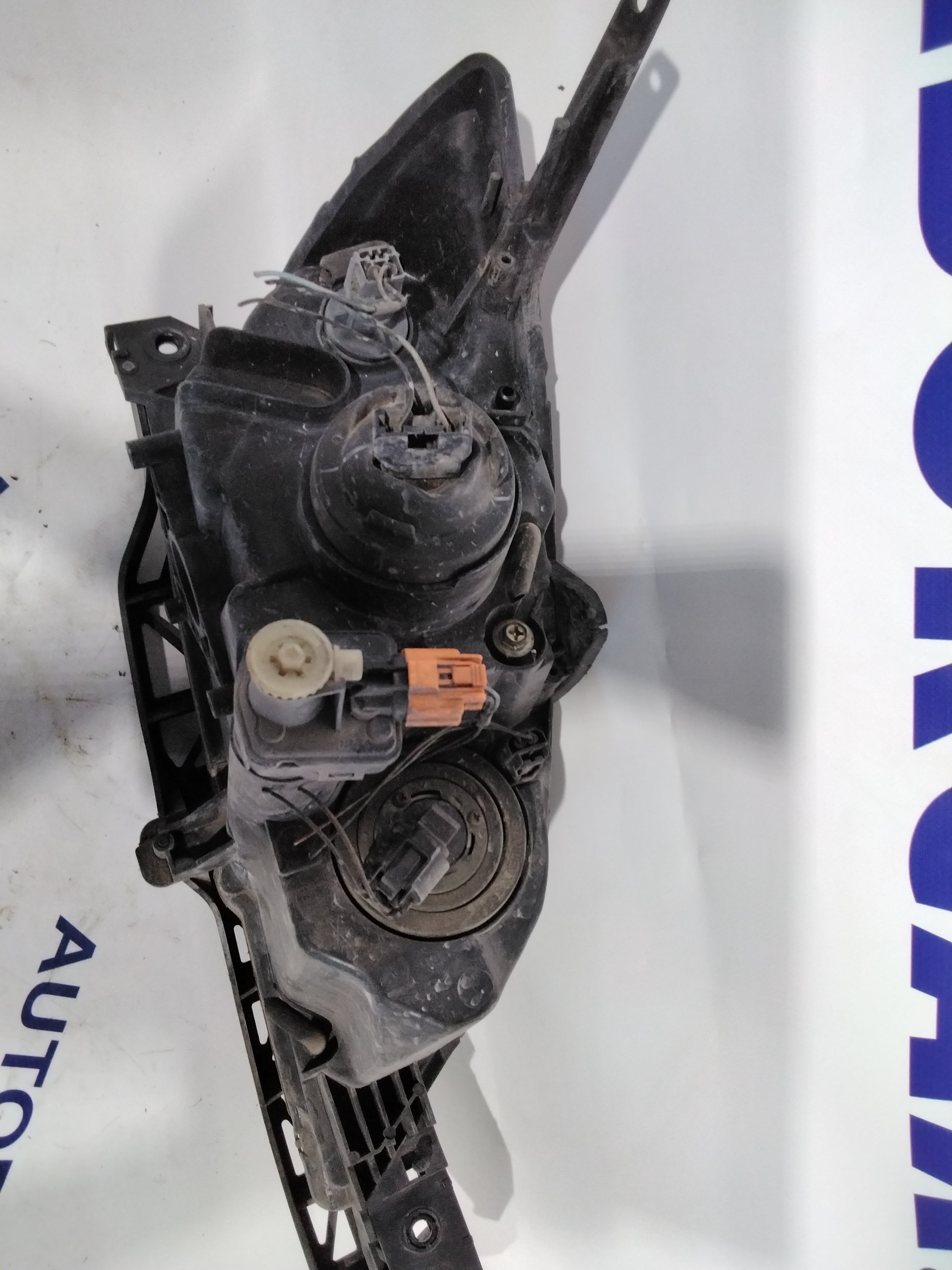 left headlight Mazda3 year 2009 code 90739000