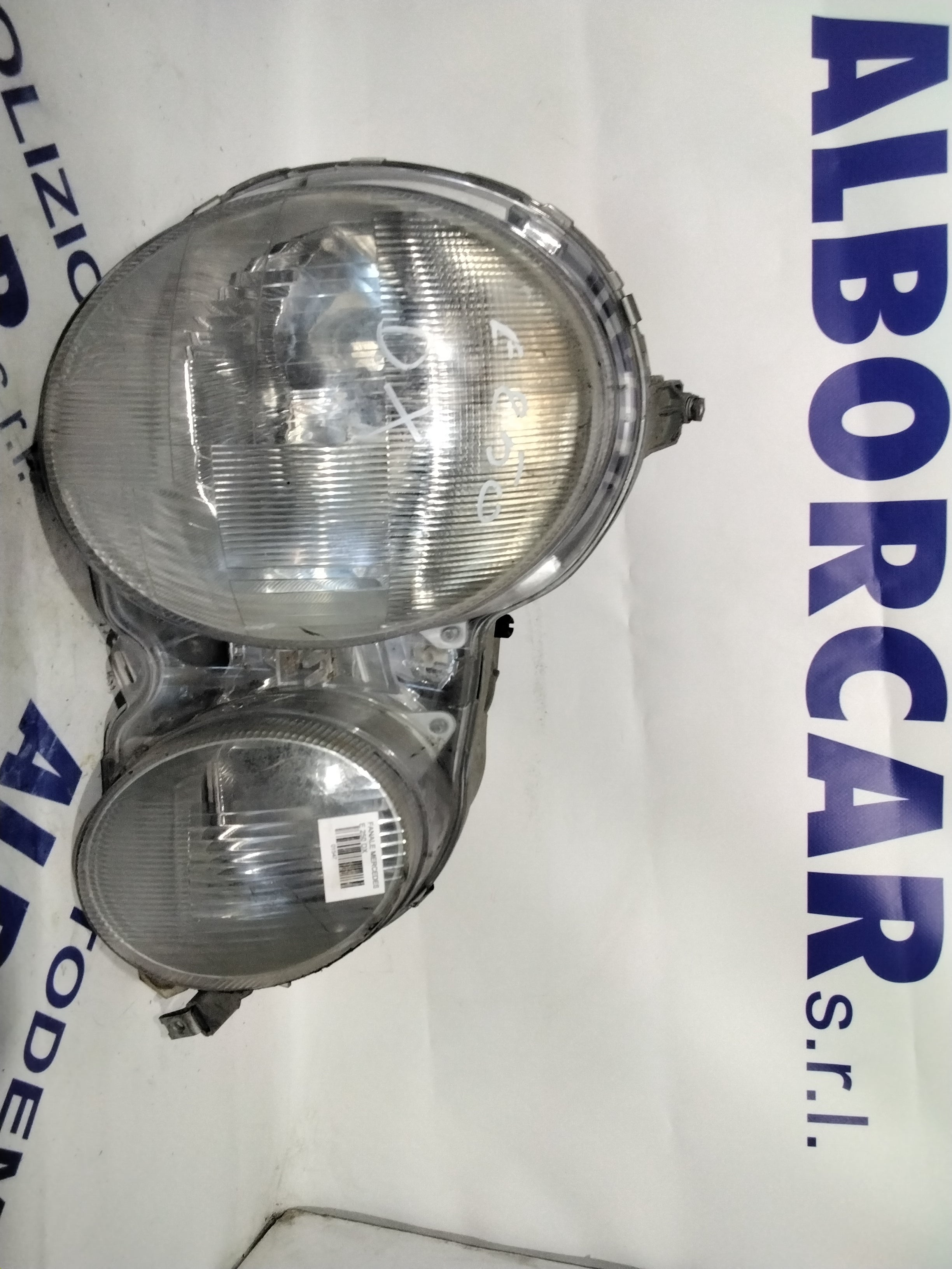 Headlight Mercedes E250 left year 1999 code: 084401132 (sf8p4)