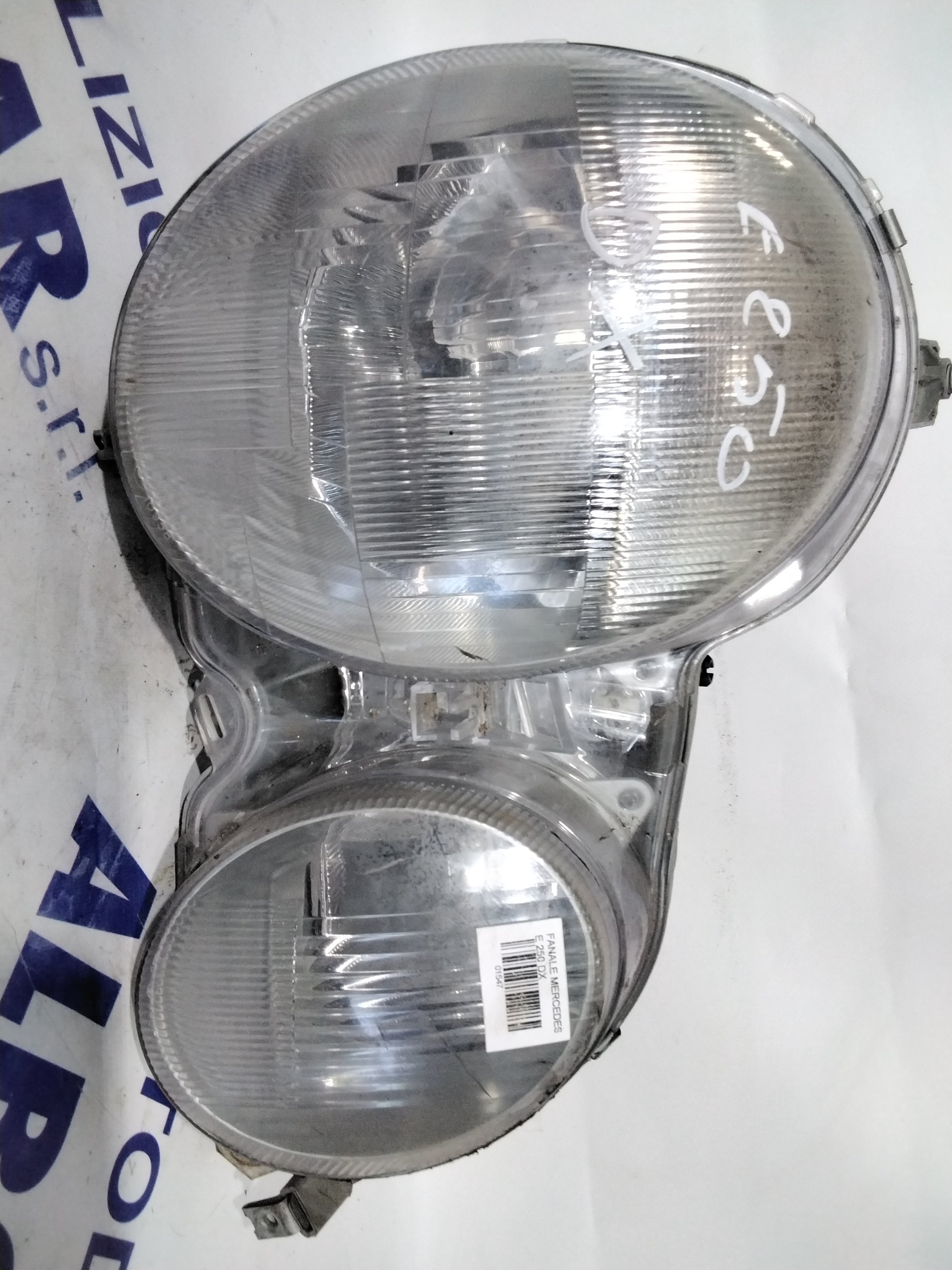 Headlight Mercedes E250 left year 1999 code: 084401132 (sf8p4)