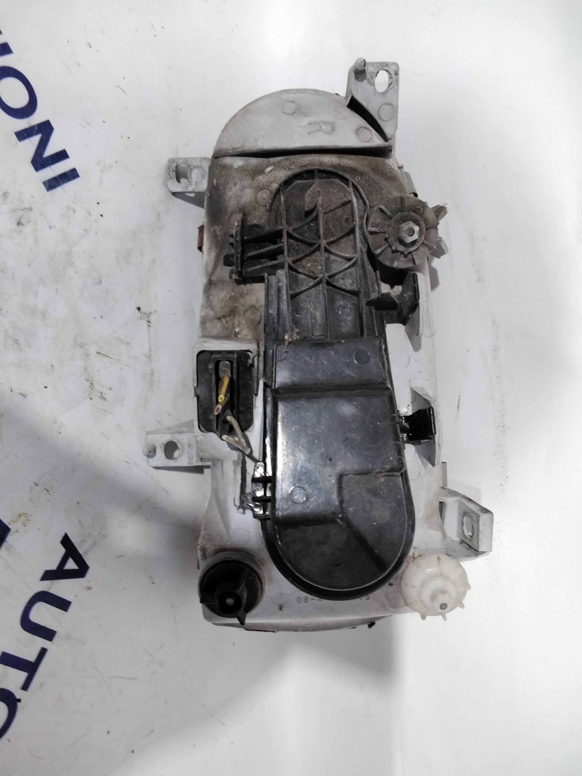 Volkswagen Golf 3 right headlight year 1996 code: 084411115 (sf8p5)