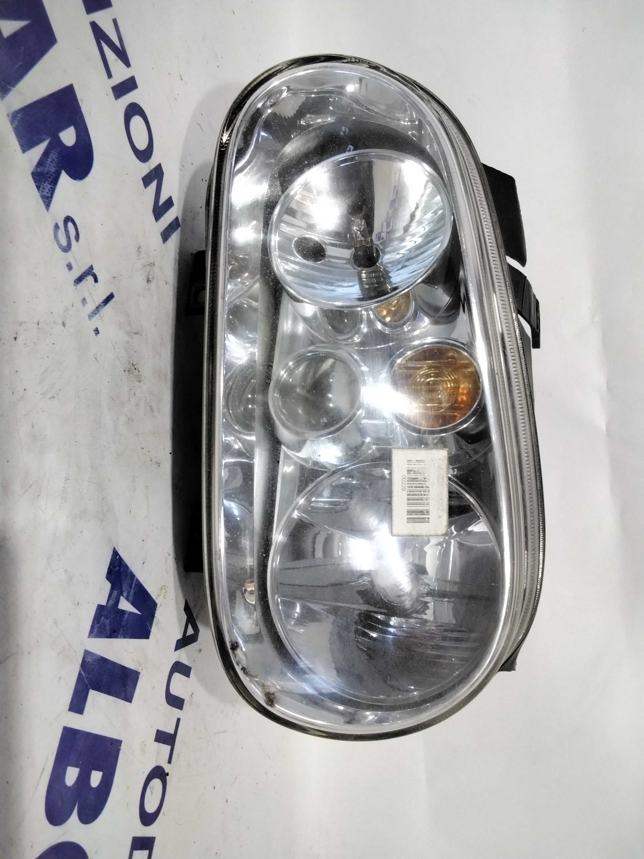 Headlight Volkswagen Golf 4 left year 2002 code: 67736930 (sf8p5)