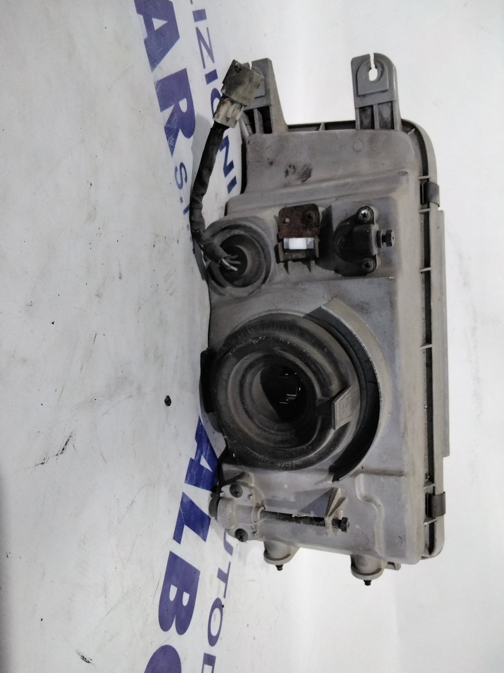 Headlight Mitsubishi Santamo left year 1996 (sf8p4)