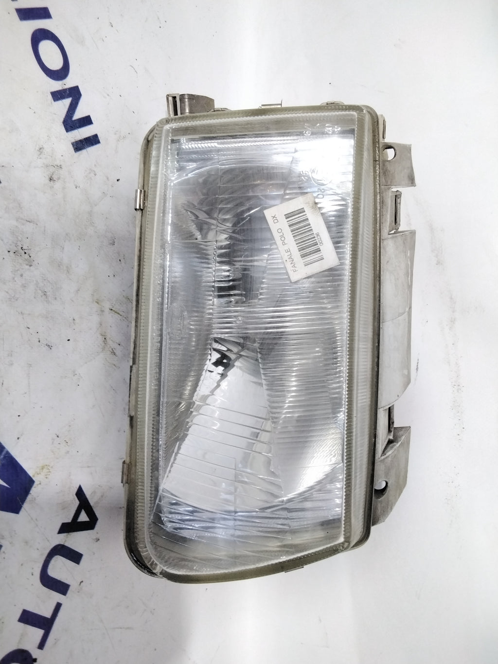 Volkswagen Polo headlight right, year 1998, code: 96249600 (sf8p5)