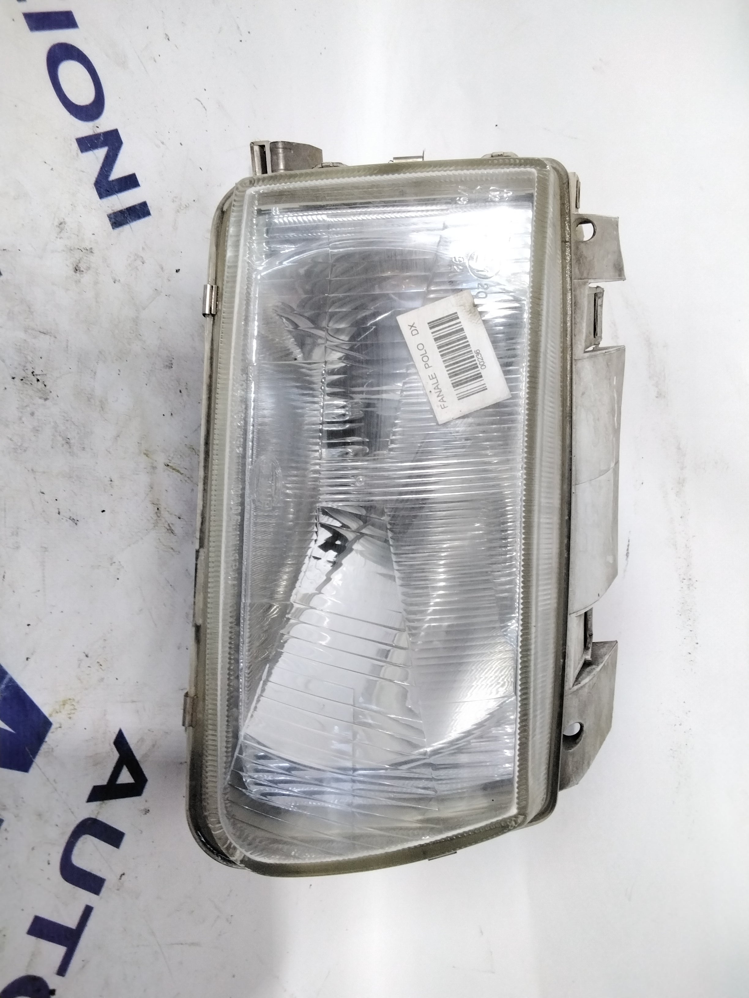 Volkswagen Polo headlight right, year 1998, code: 96249600 (sf8p5)
