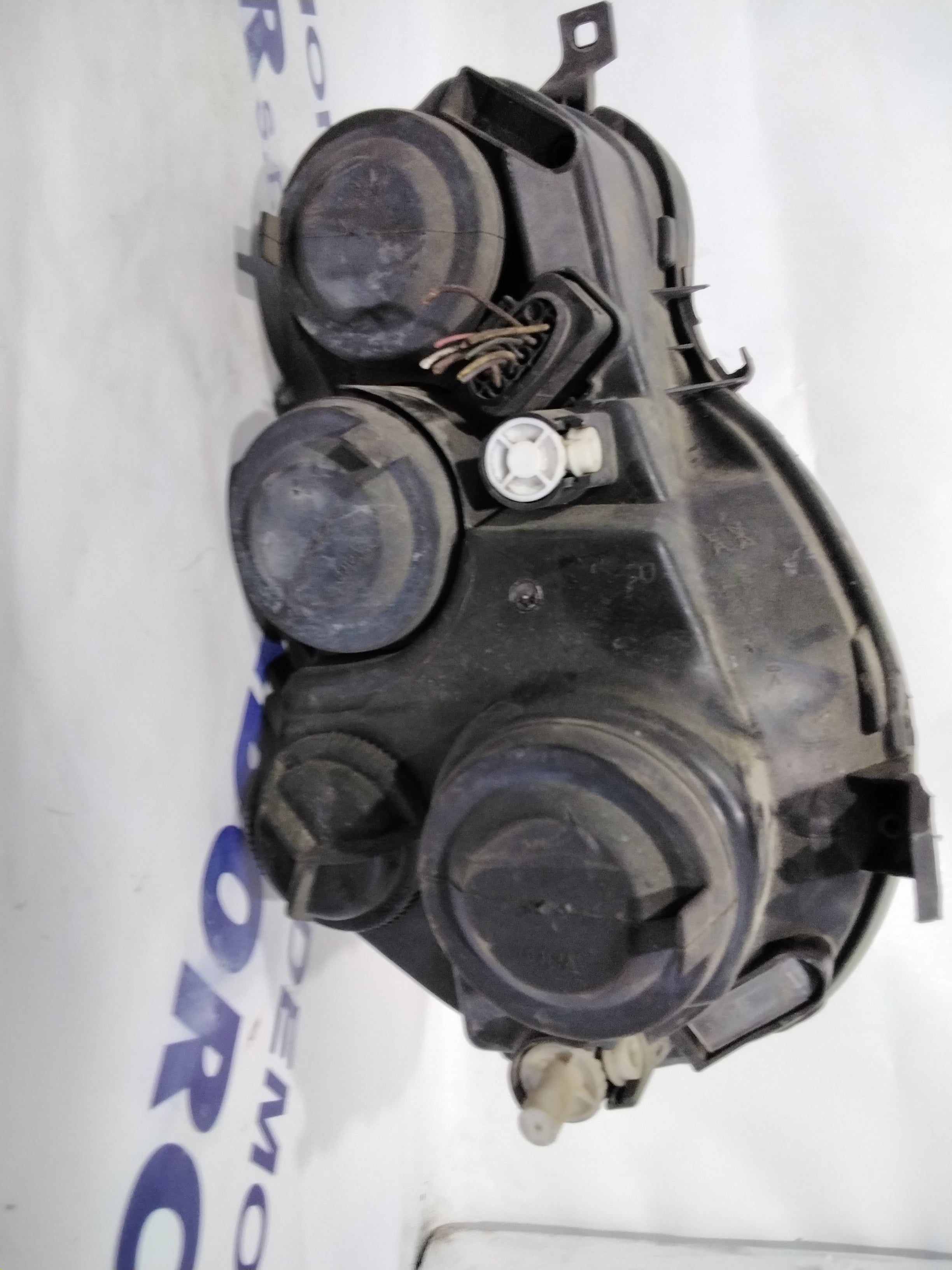 Headlight Volkswagen Polo right year 2004 code: 89306845 (sf8p5)