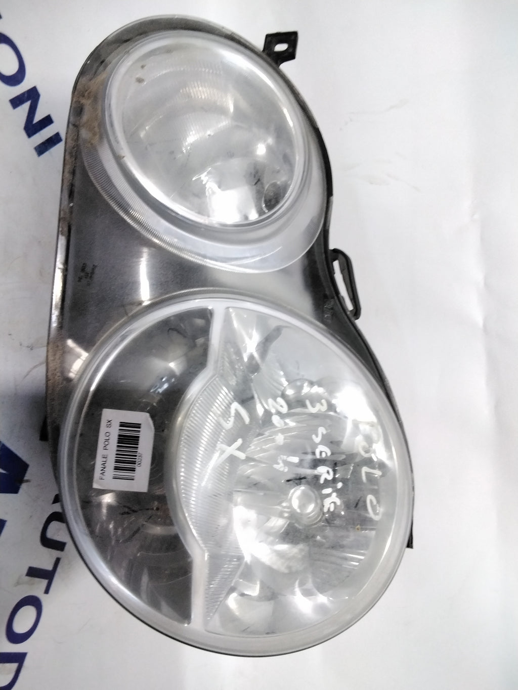 Volkswagen Polo left headlight year 2004 code: 89306835 (sf8p5)