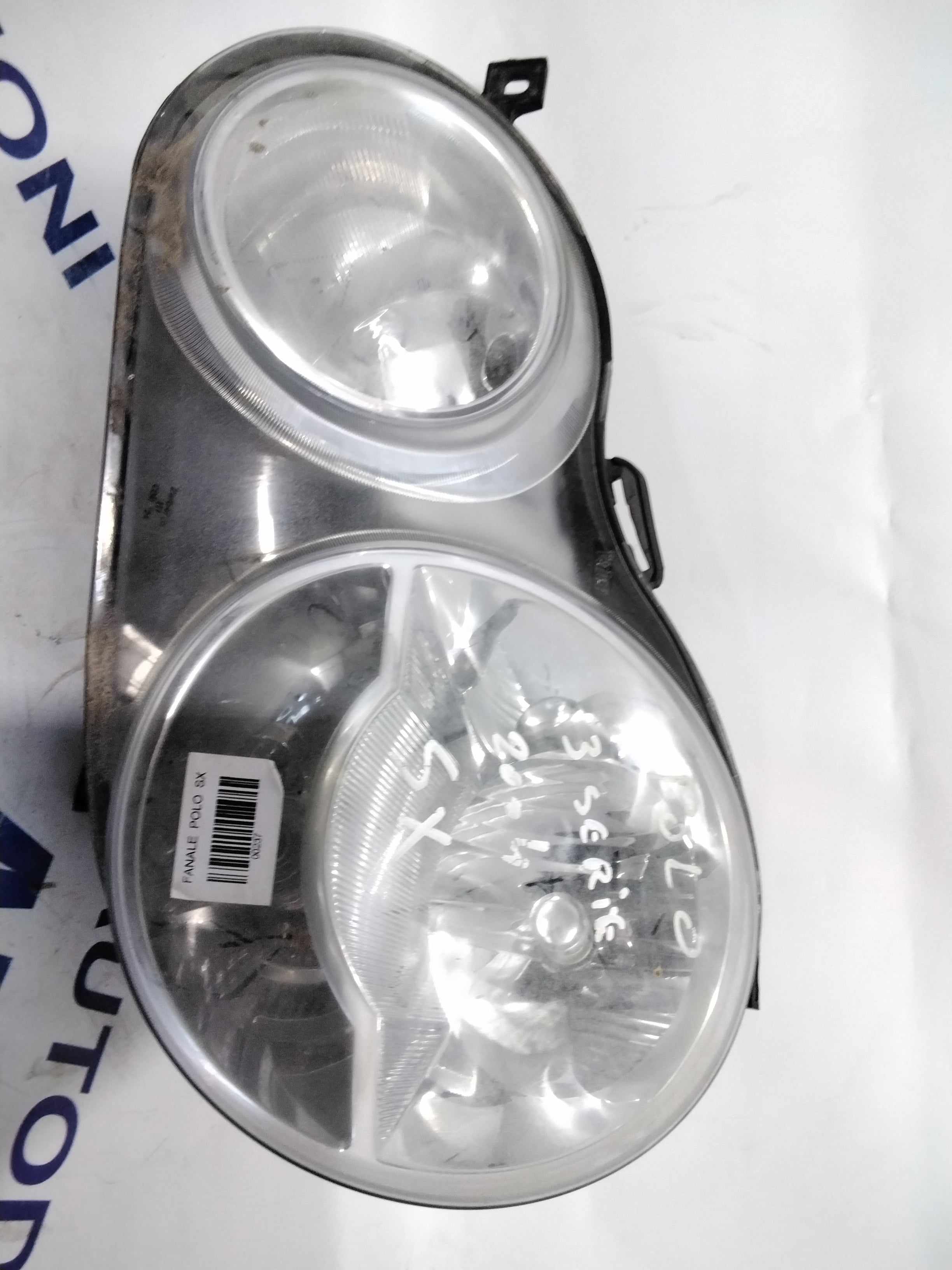 Volkswagen Polo left headlight year 2004 code: 89306835 (sf8p5)